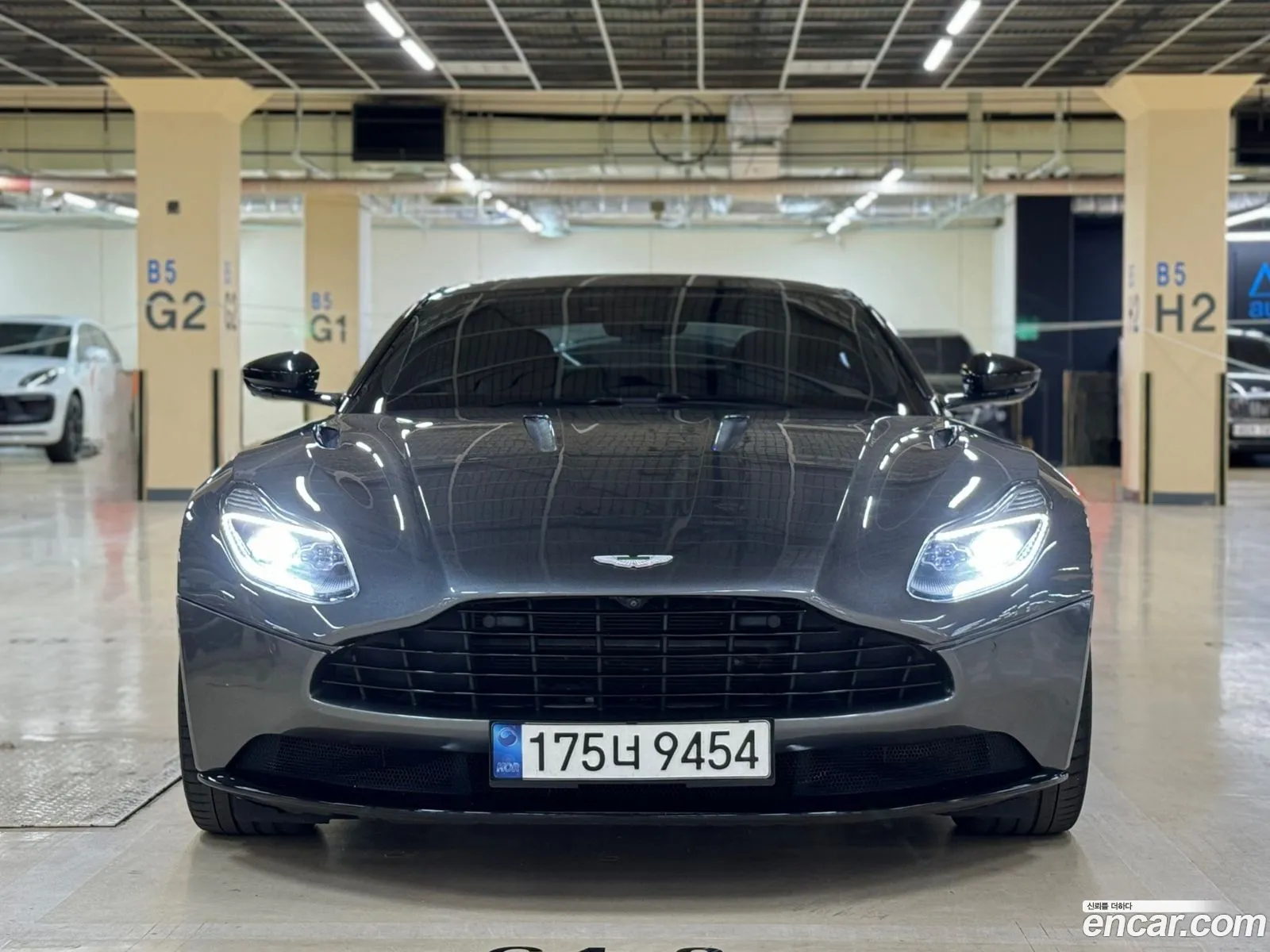 Aston Martin Db11 52 V12 Coupe - фотография 3526341