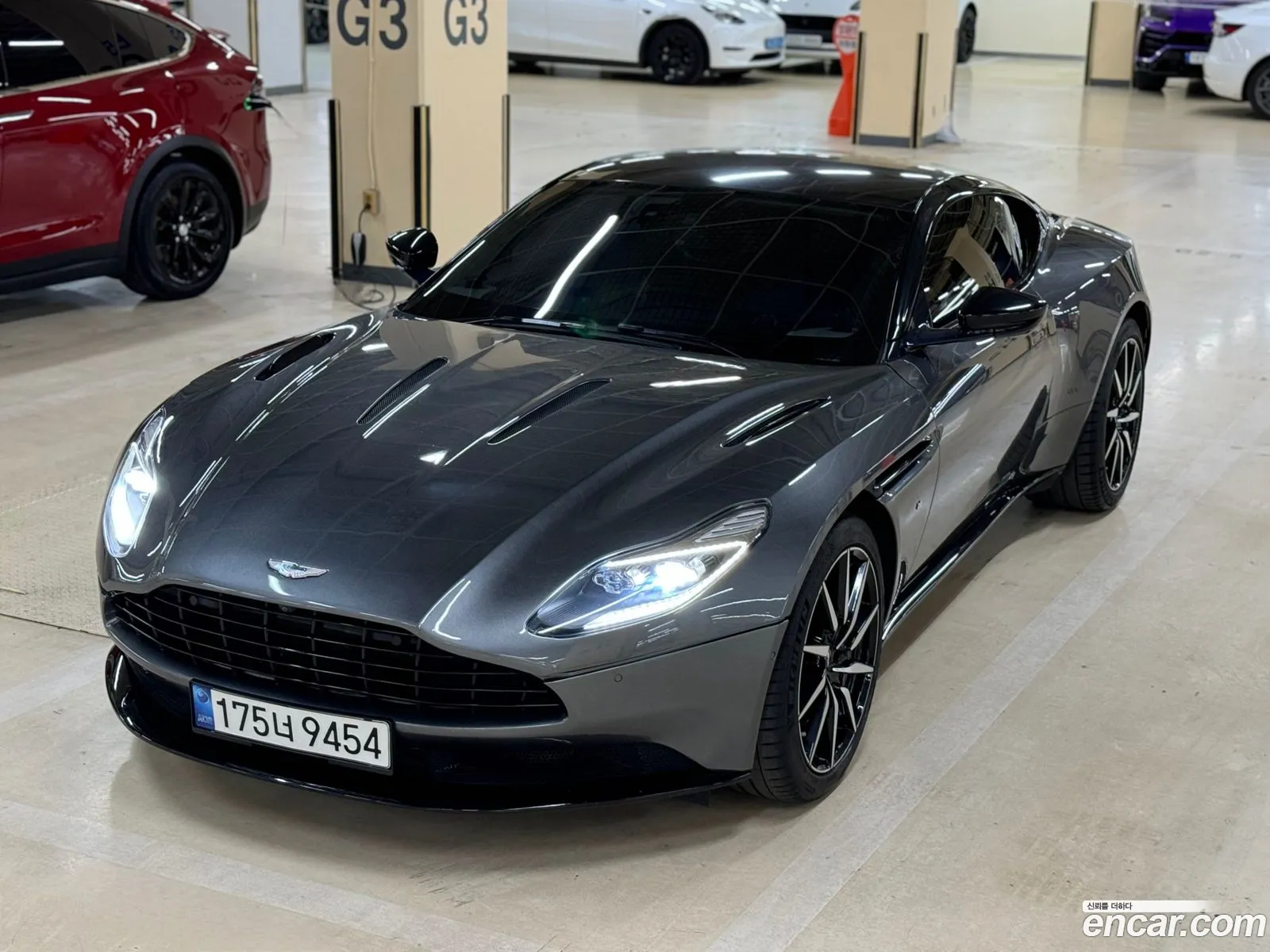 Aston Martin Db11 52 V12 Coupe - фотография 3526342