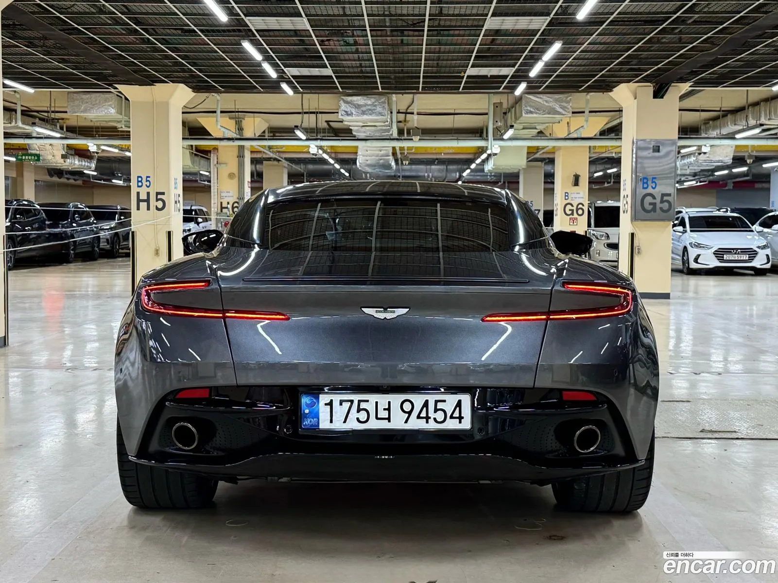 Aston Martin Db11 52 V12 Coupe - фотография 3526343