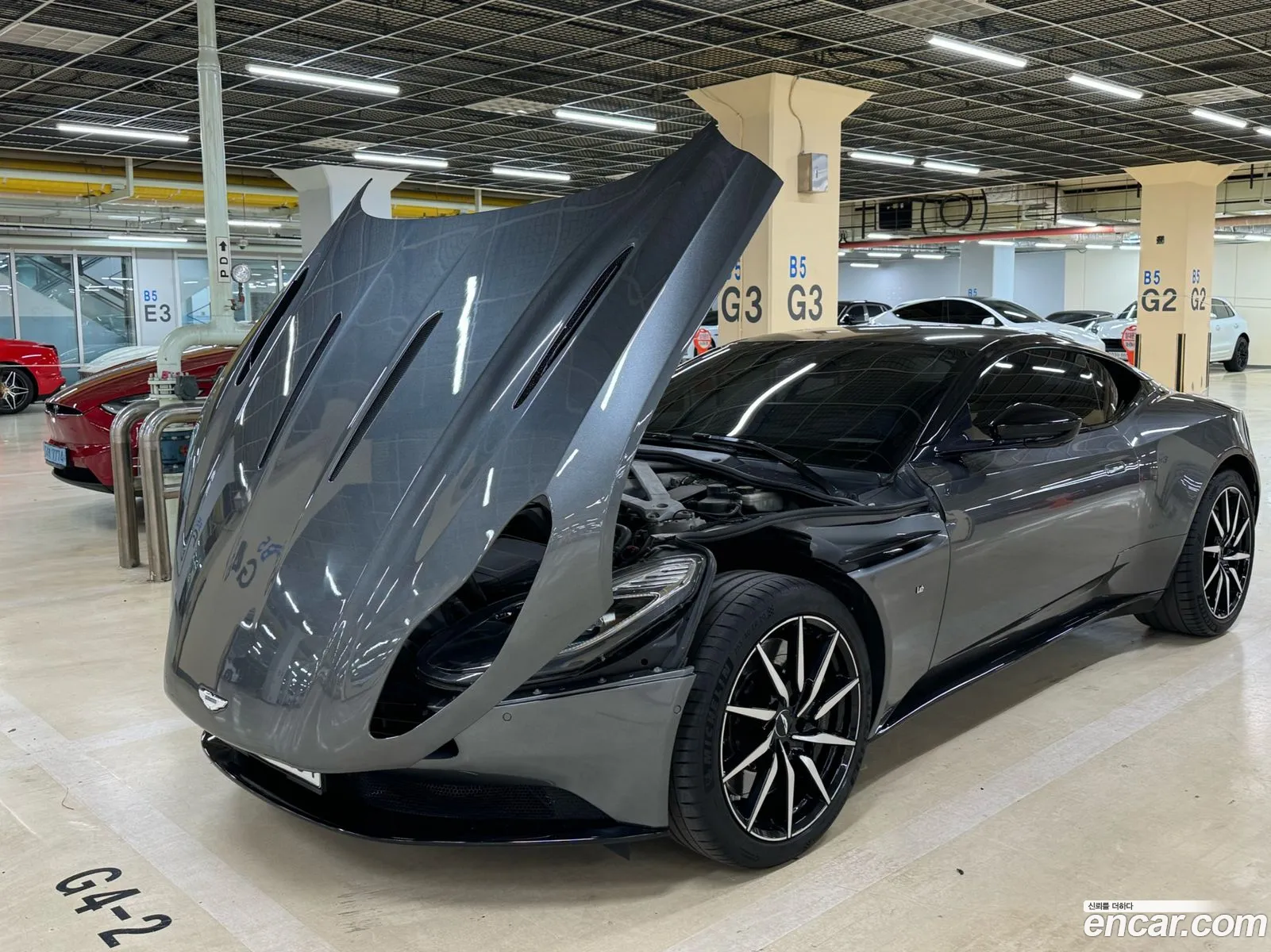 Aston Martin Db11 52 V12 Coupe - фотография 3526345