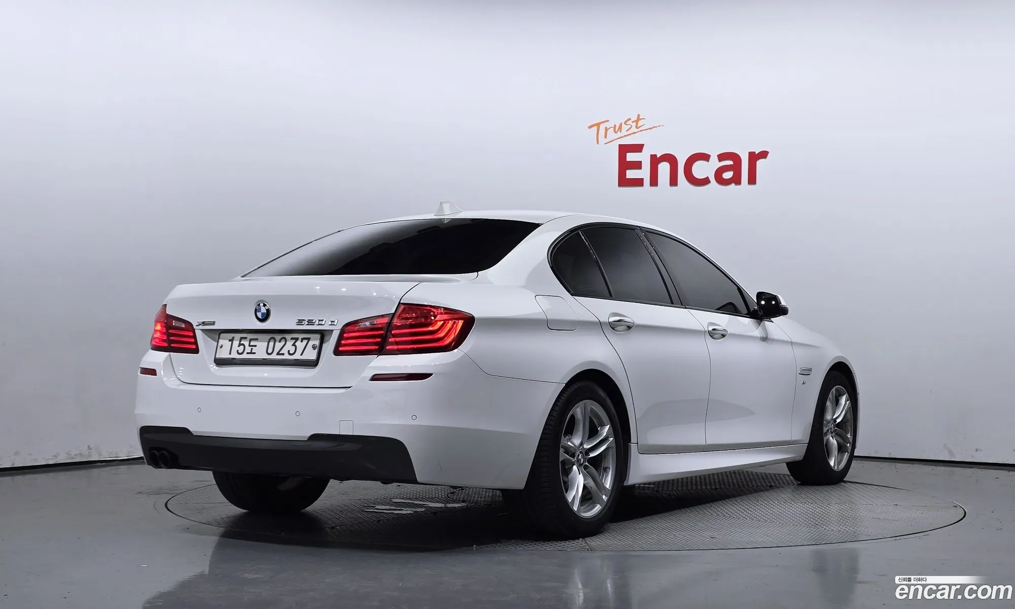 BMW 5 Series F10 520D xDrive M Aerodynamics - фотография 11788295
