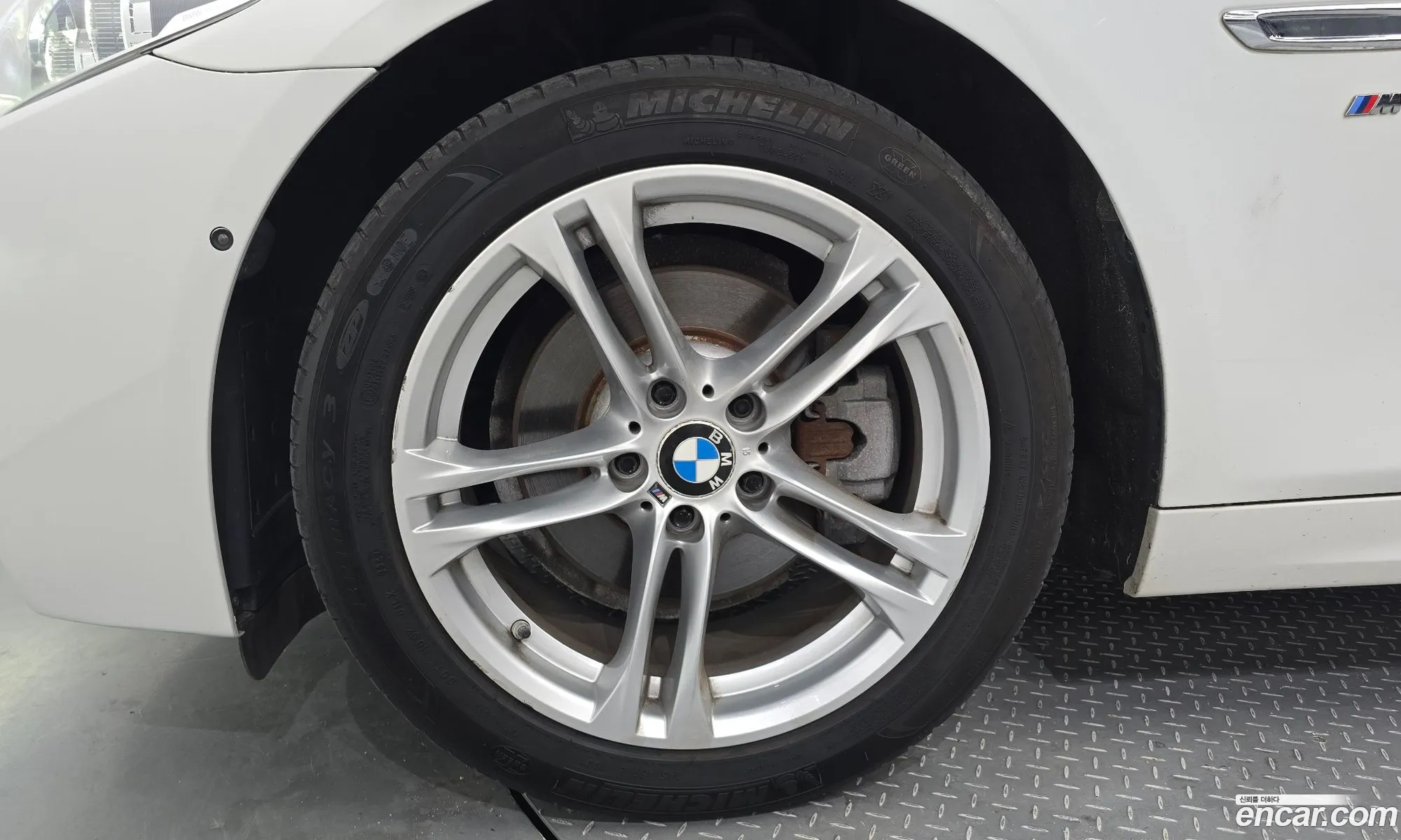 BMW 5 Series F10 520D xDrive M Aerodynamics - фотография 11788298