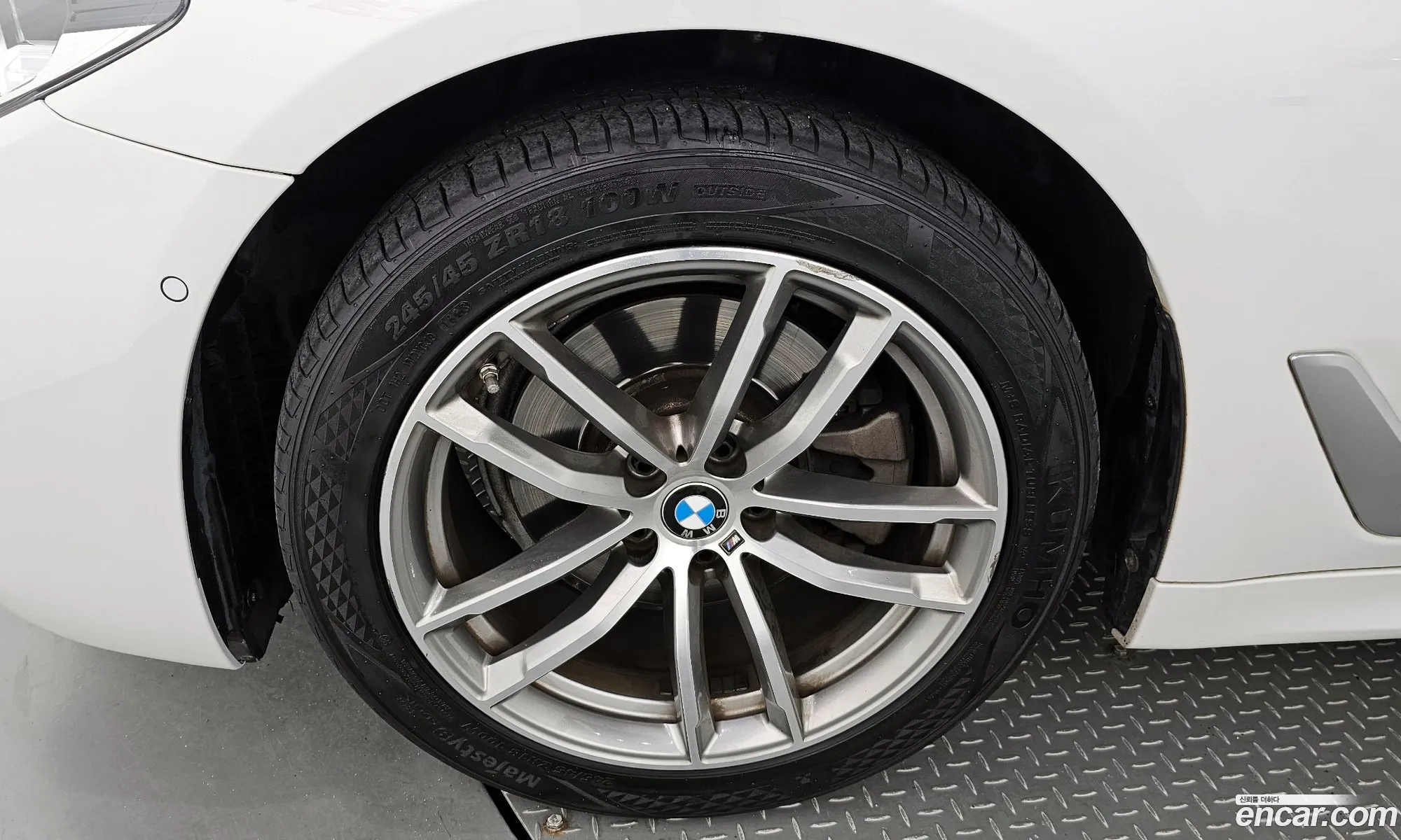 BMW 5 Series G30 520D xDrive M Sport Plus - фотография 899696