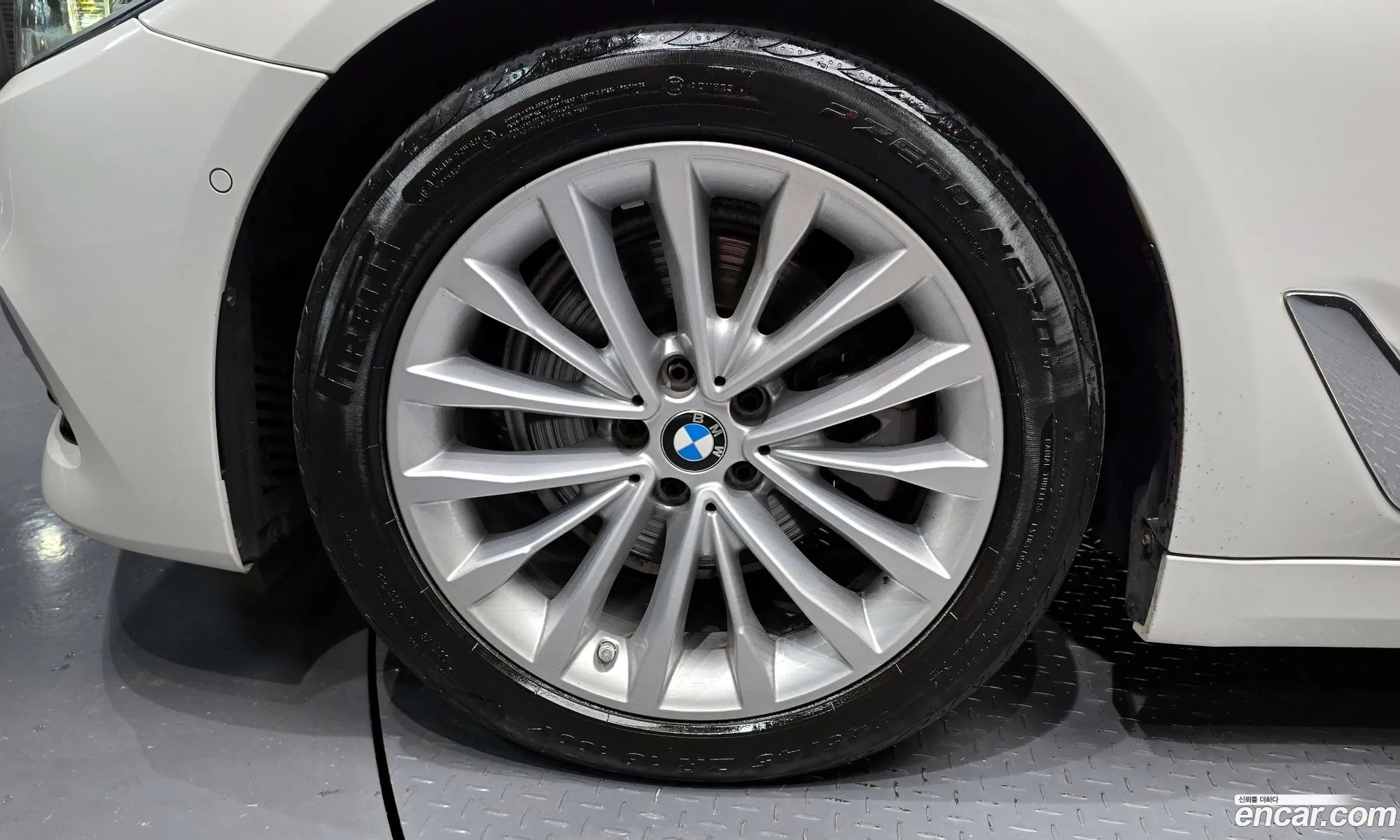 BMW 5 Series G30 520D Luxury Special Edition - фотография 951416