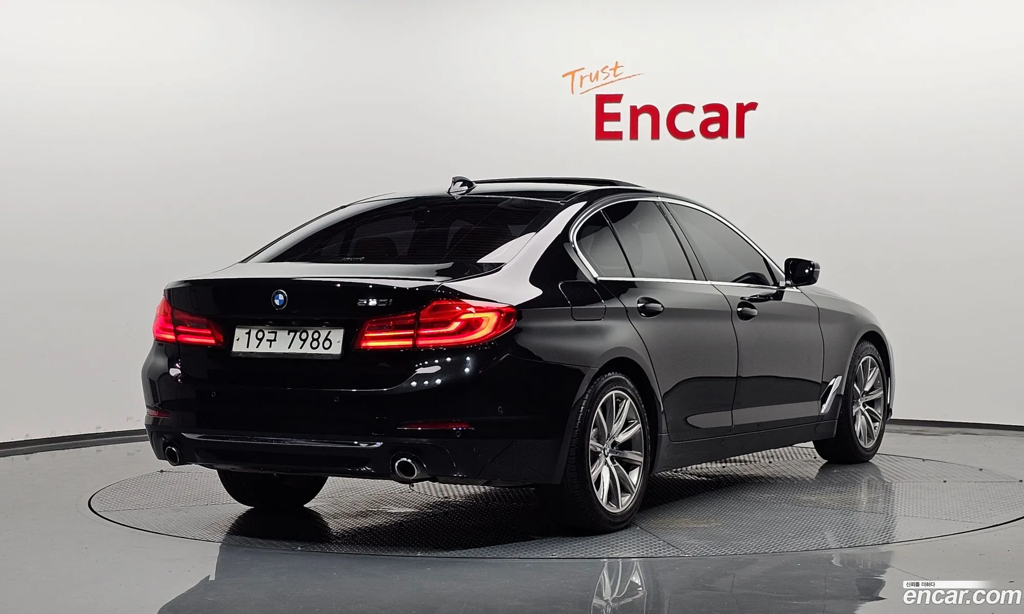 BMW 5 Series G30 520I Luxury - фотография 335703