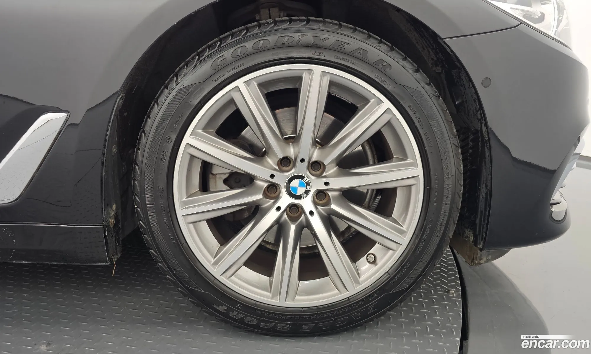 BMW 5 Series G30 520I Luxury - фотография 335706