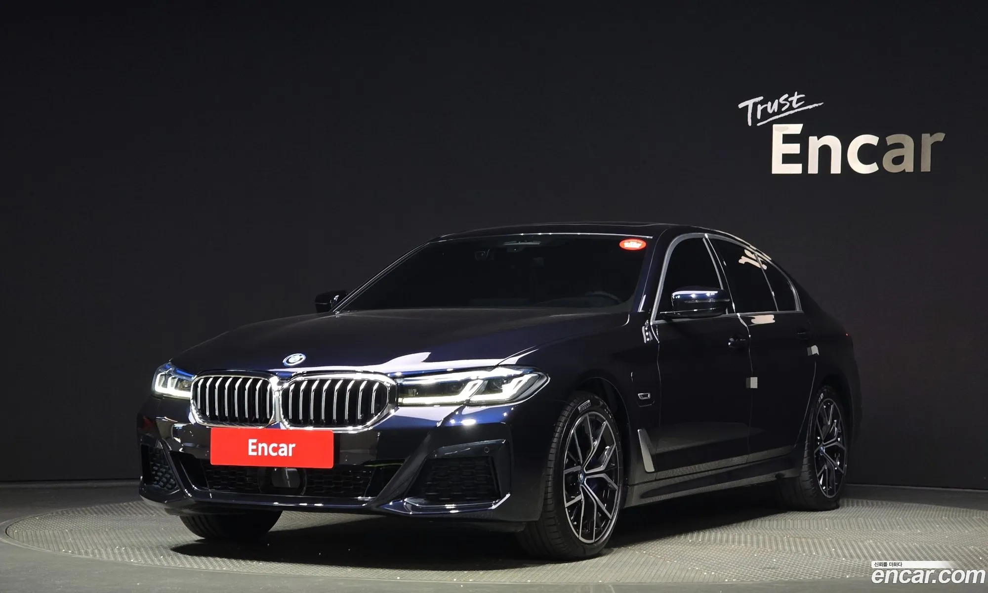 BMW 5 Series G30 530E M Sports - фотография 334168