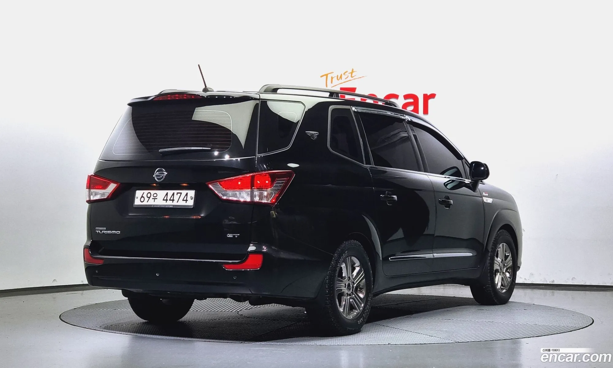 Kg Mobility Ssangyong Korando Turismo 4Wd Gt 9-Seater - фотография 4737043