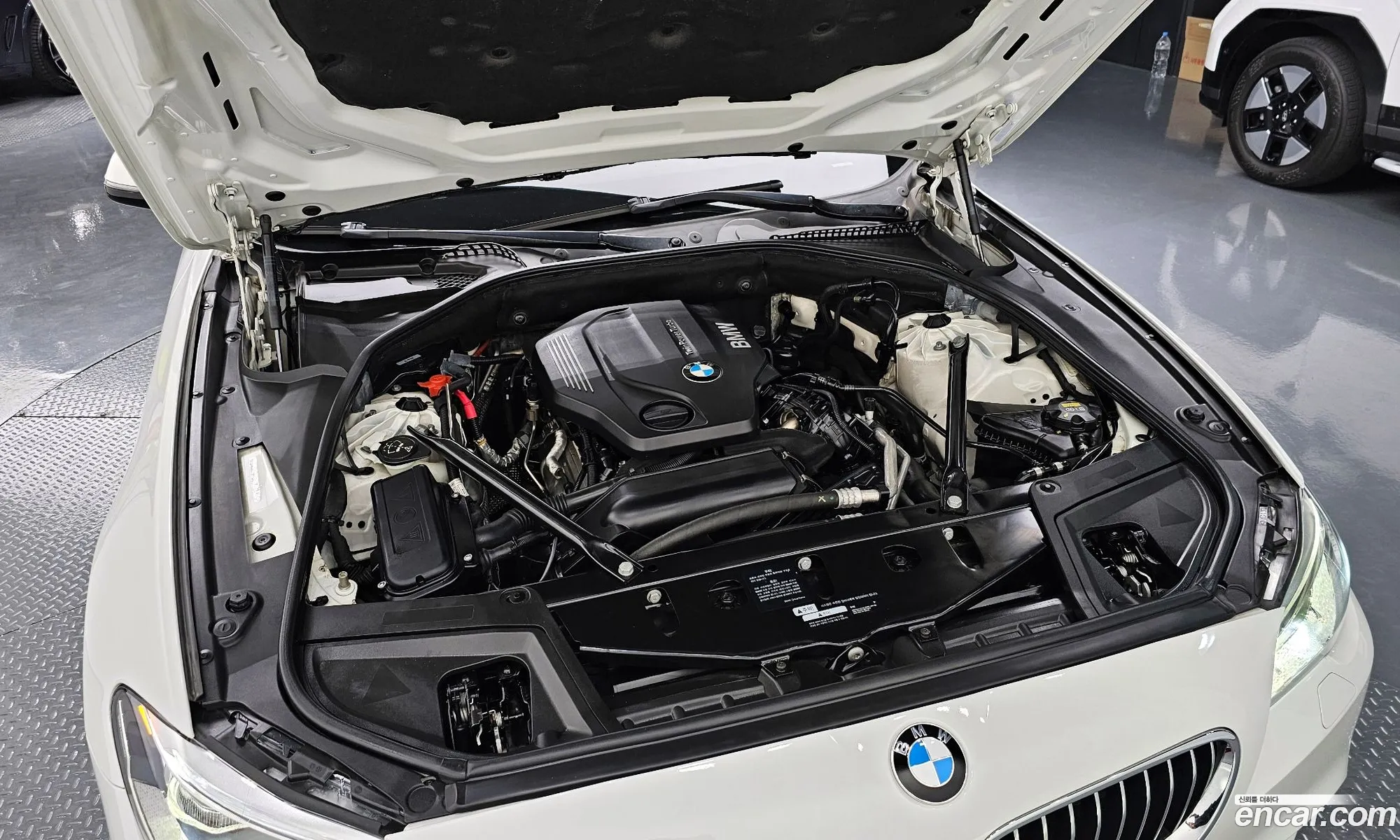 BMW 5 Series F10 520D M Aerodynamics - фотография 11612254