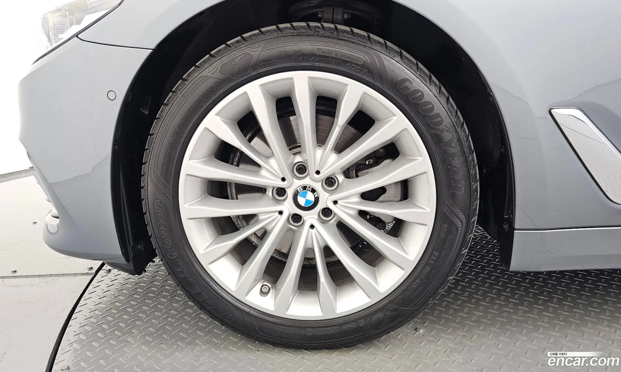 BMW 5 Series G30 520D Luxury Plus - фотография 12433212