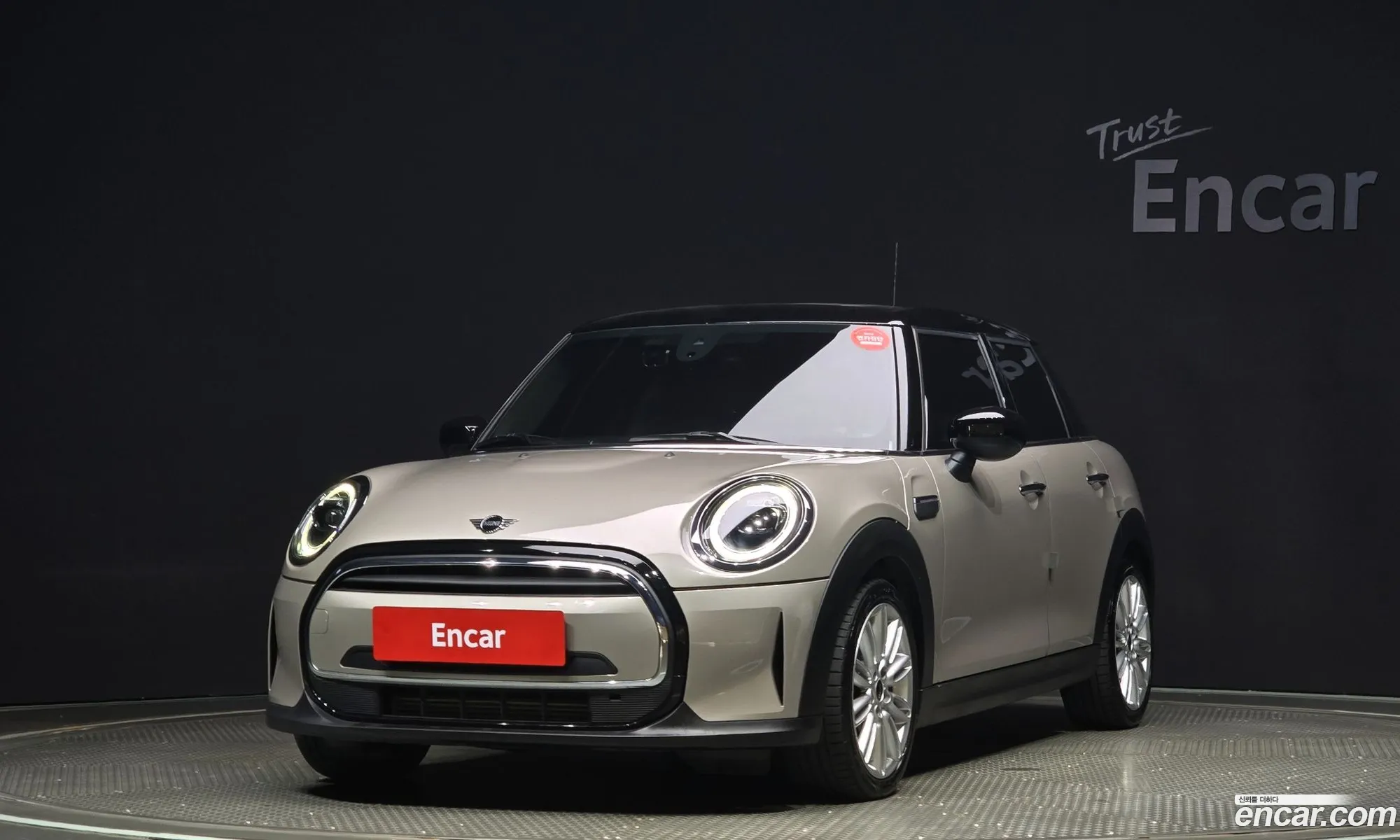 Mini Cooper 5-Door Classic Plus 3Rd Generation - фотография 814780