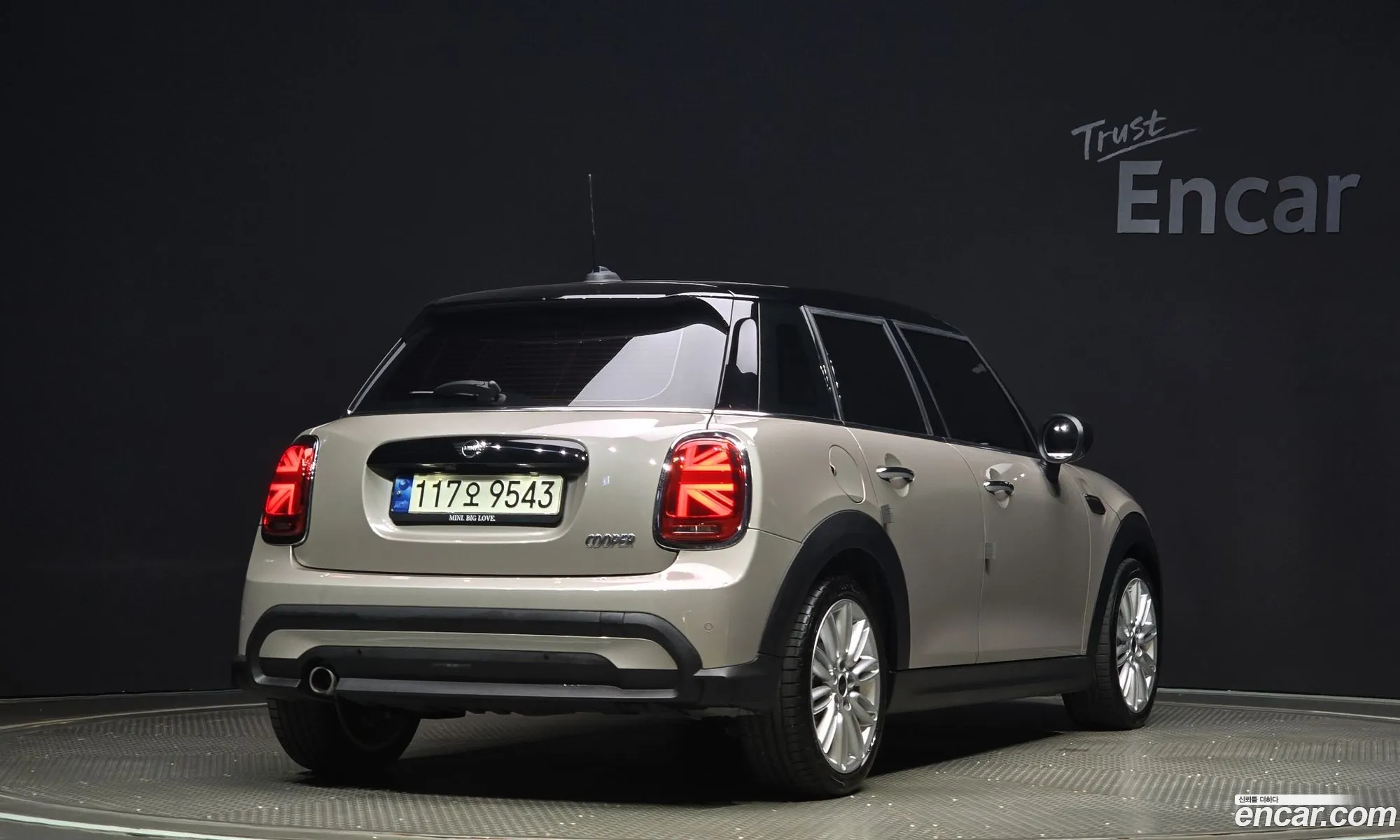 Mini Cooper 5-Door Classic Plus 3Rd Generation - фотография 814781