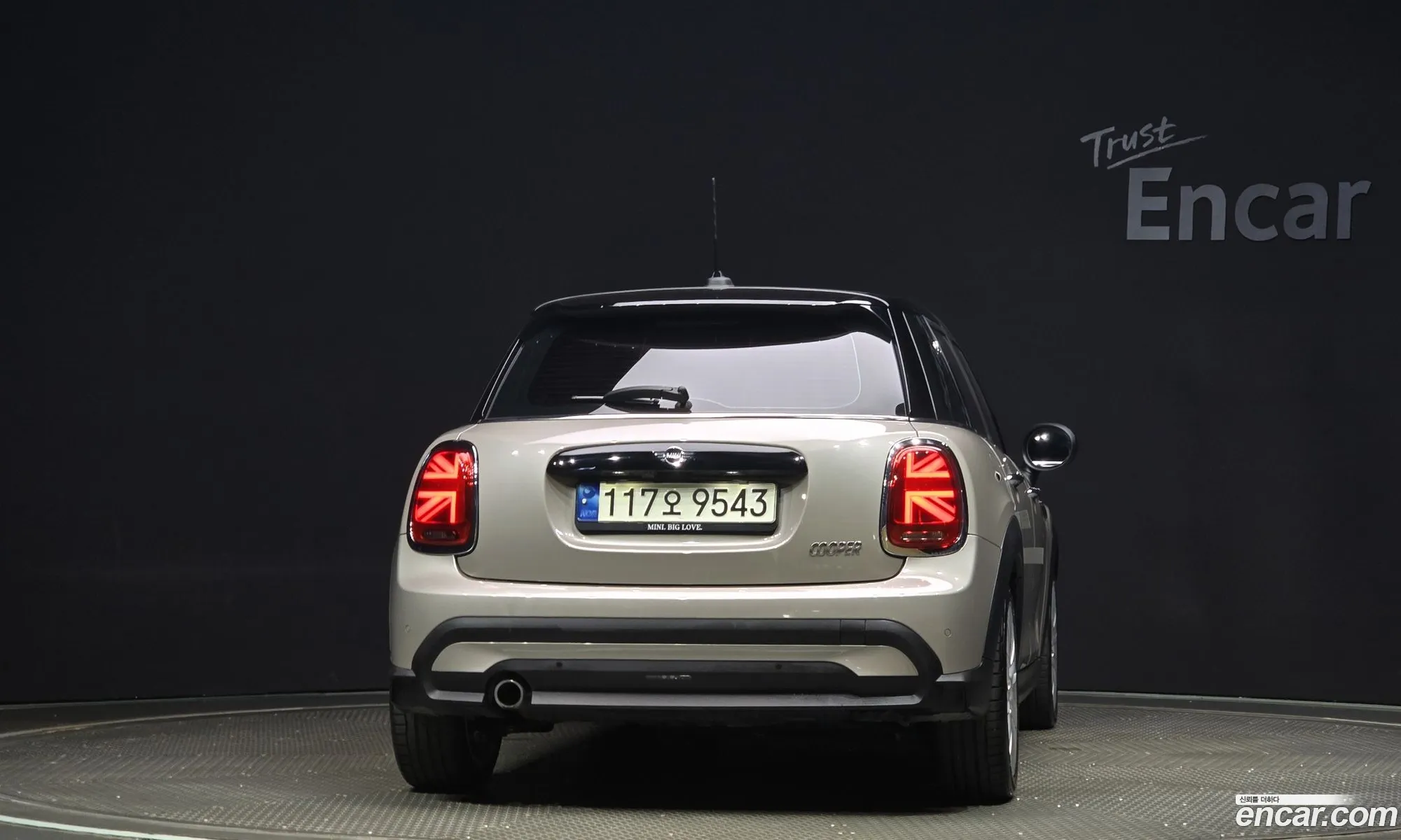 Mini Cooper 5-Door Classic Plus 3Rd Generation - фотография 814783