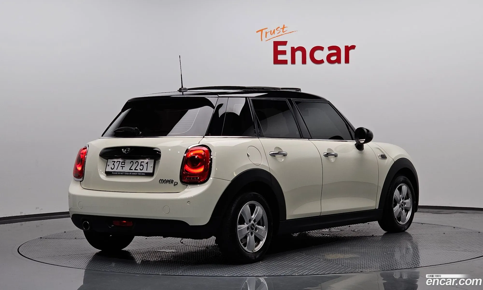 Mini Cooper D 5-Door Mid 3Rd Generation - фотография 834065