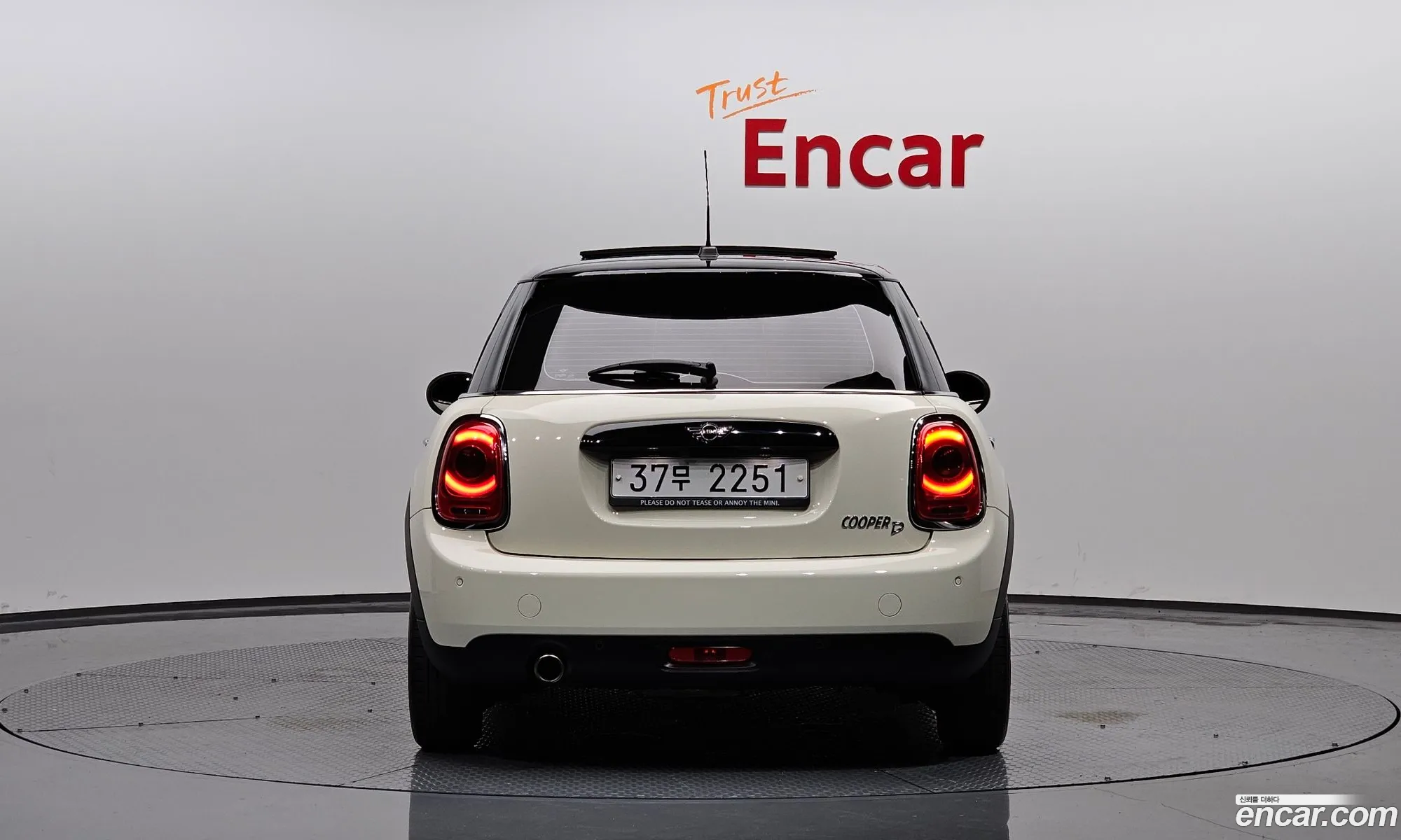 Mini Cooper D 5-Door Mid 3Rd Generation - фотография 834067