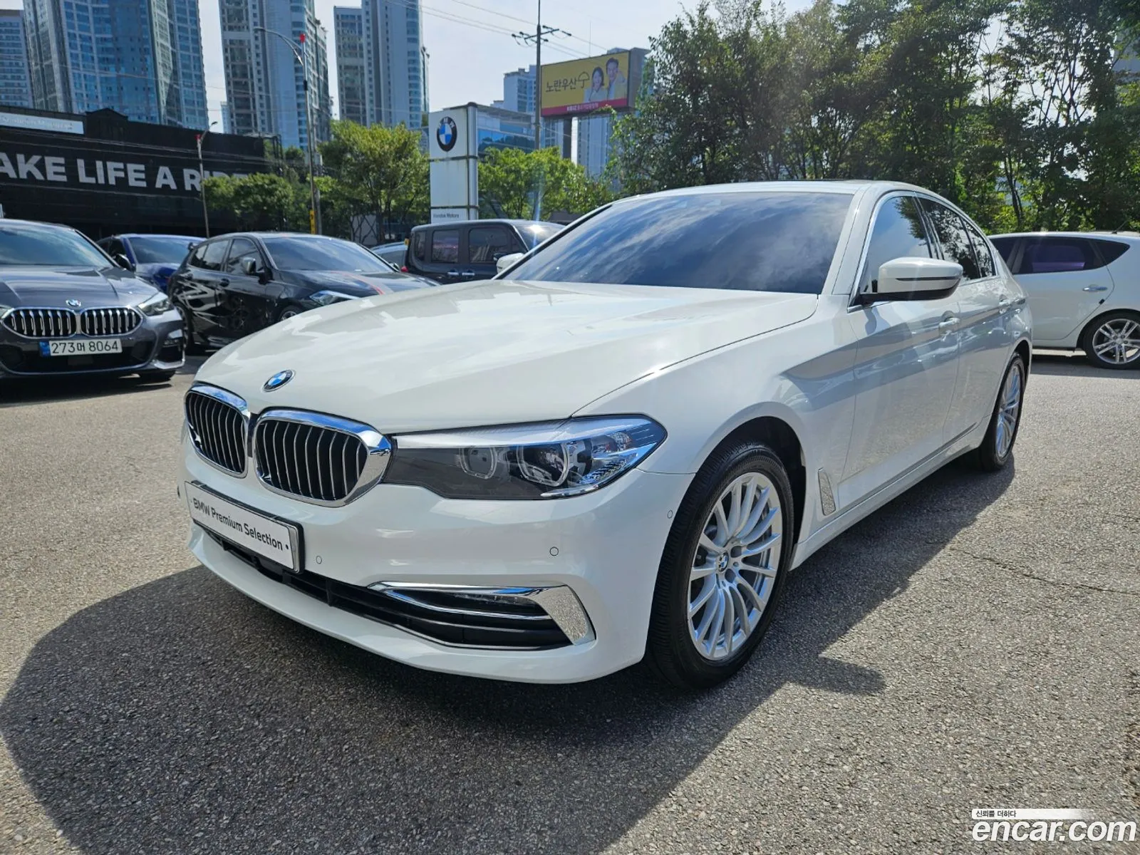 BMW 5 Series G30 520I Luxury - фотография 892357
