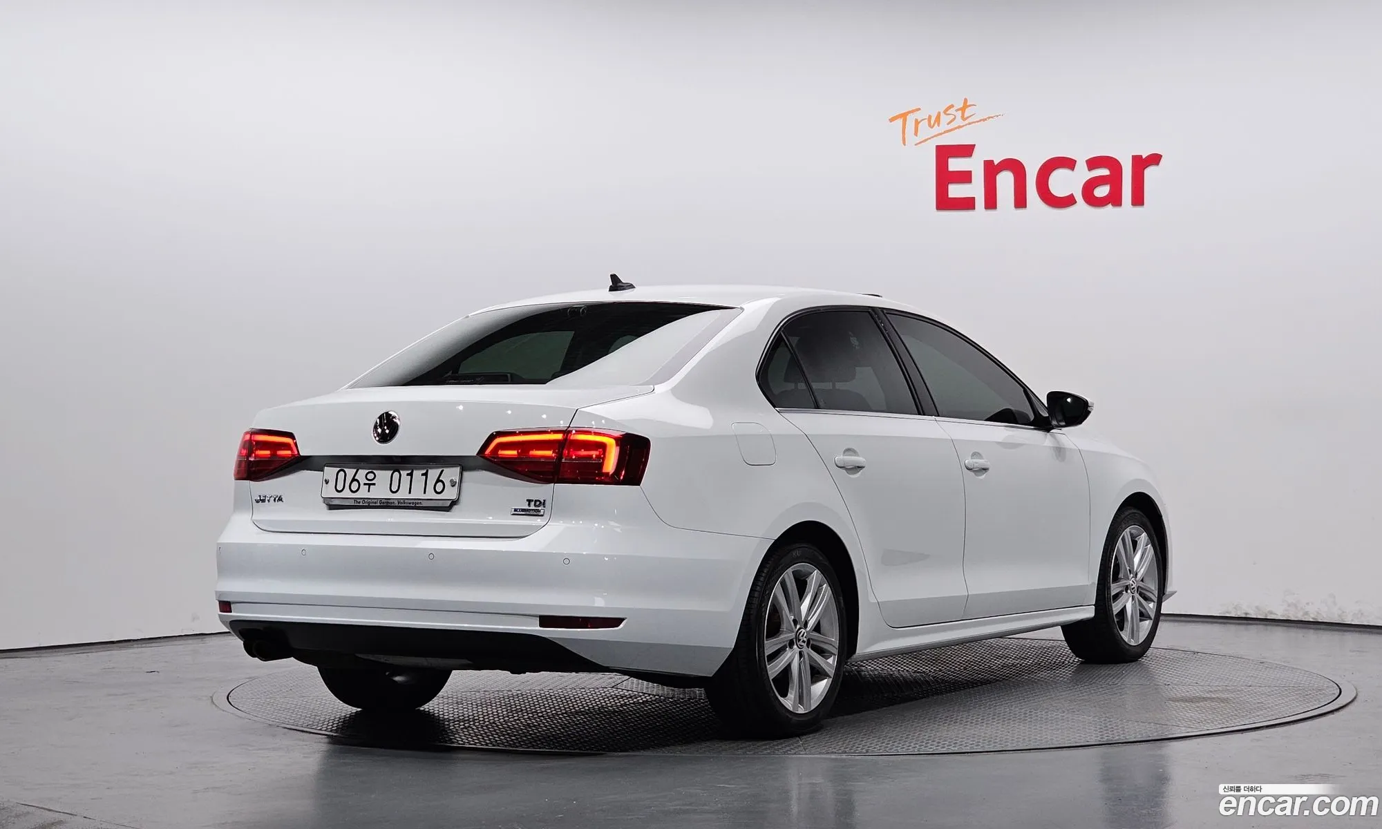 Volkswagen New Jetta 20 Tdi Bluemotion Premium 6Th Generation - фотография 12385511