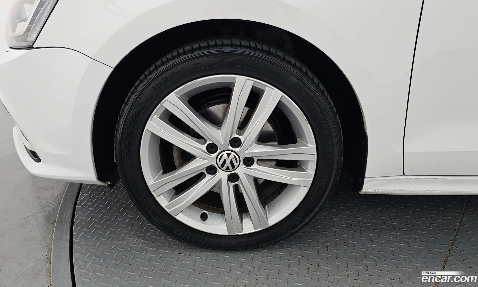 Volkswagen New Jetta 20 Tdi Bluemotion Premium 6Th Generation - фотография 12385514