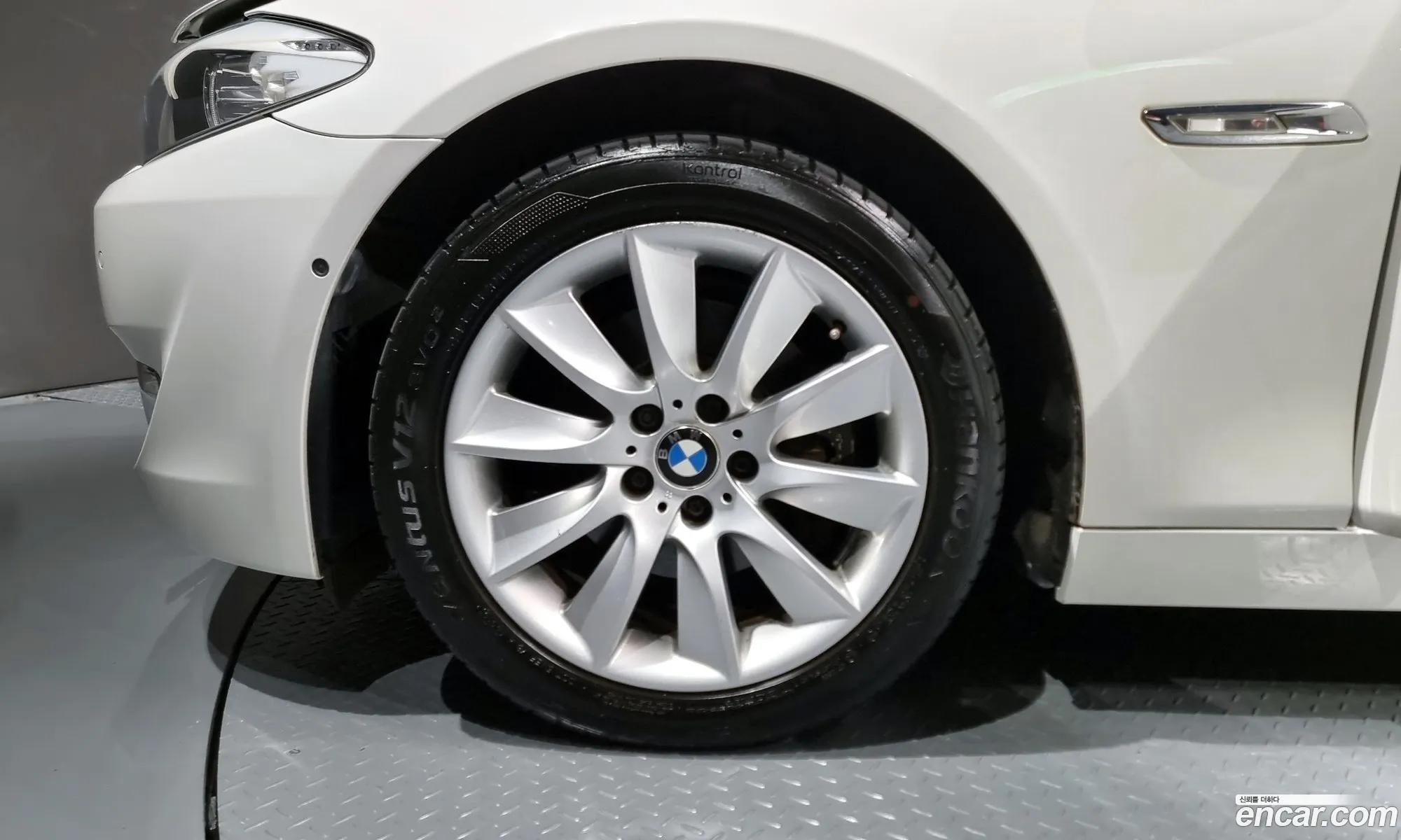 BMW 5 Series F10 528I - фотография 11612277