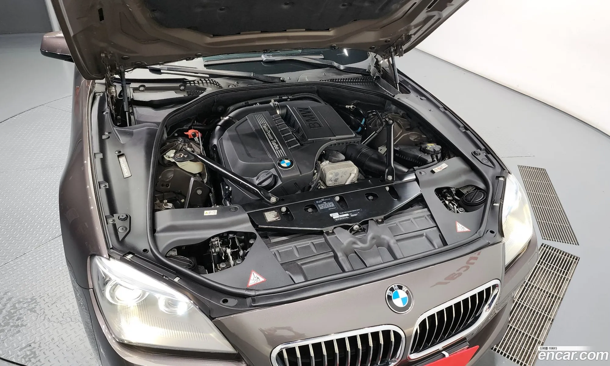 BMW 6 Series F12 640I Gran Coupe - фотография 11788263