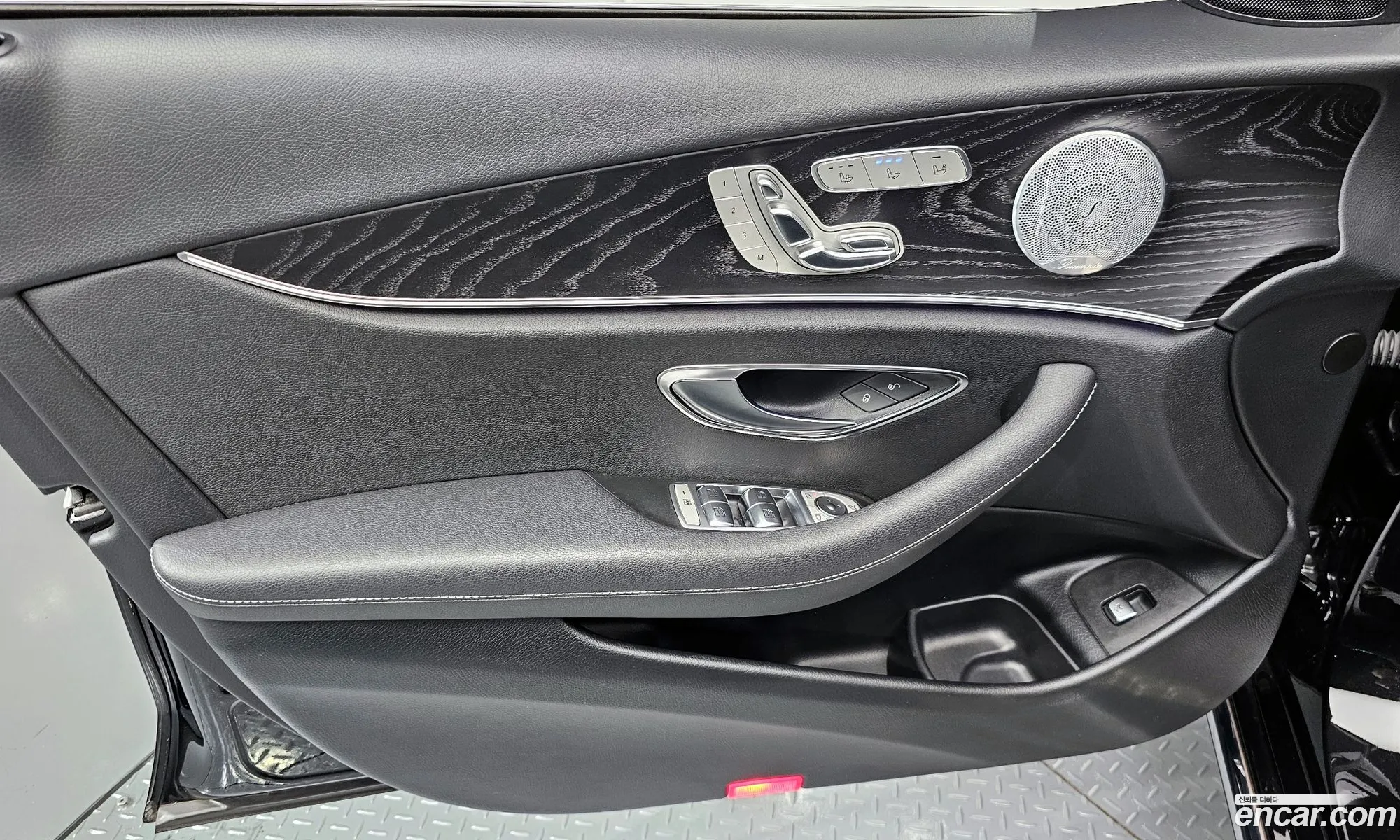 E-Class W213E300 4Matic Avant-Garde - фотография 8284441