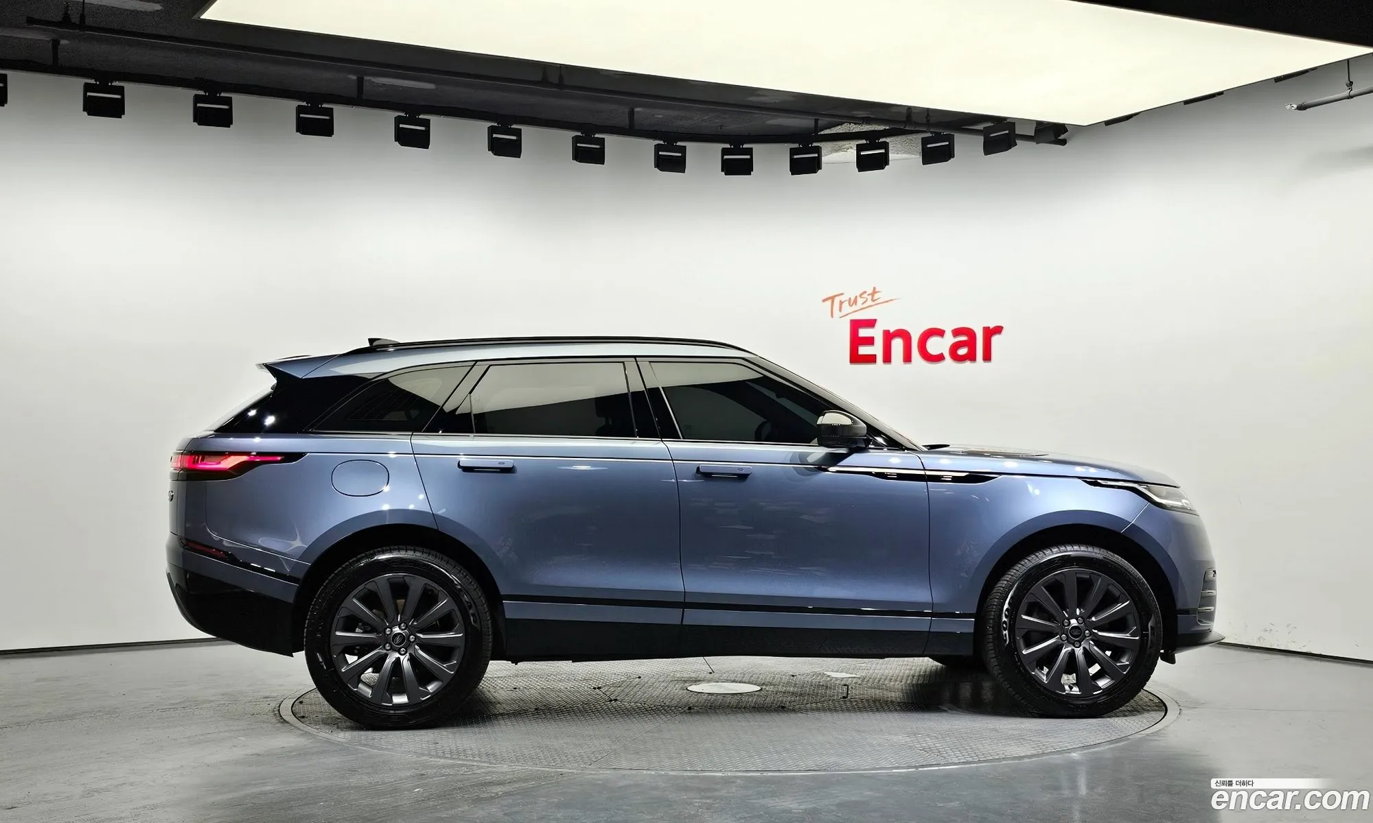 Land Rover Range Rover Velar 20 P250 R-Dynamic Se - фотография 5196412