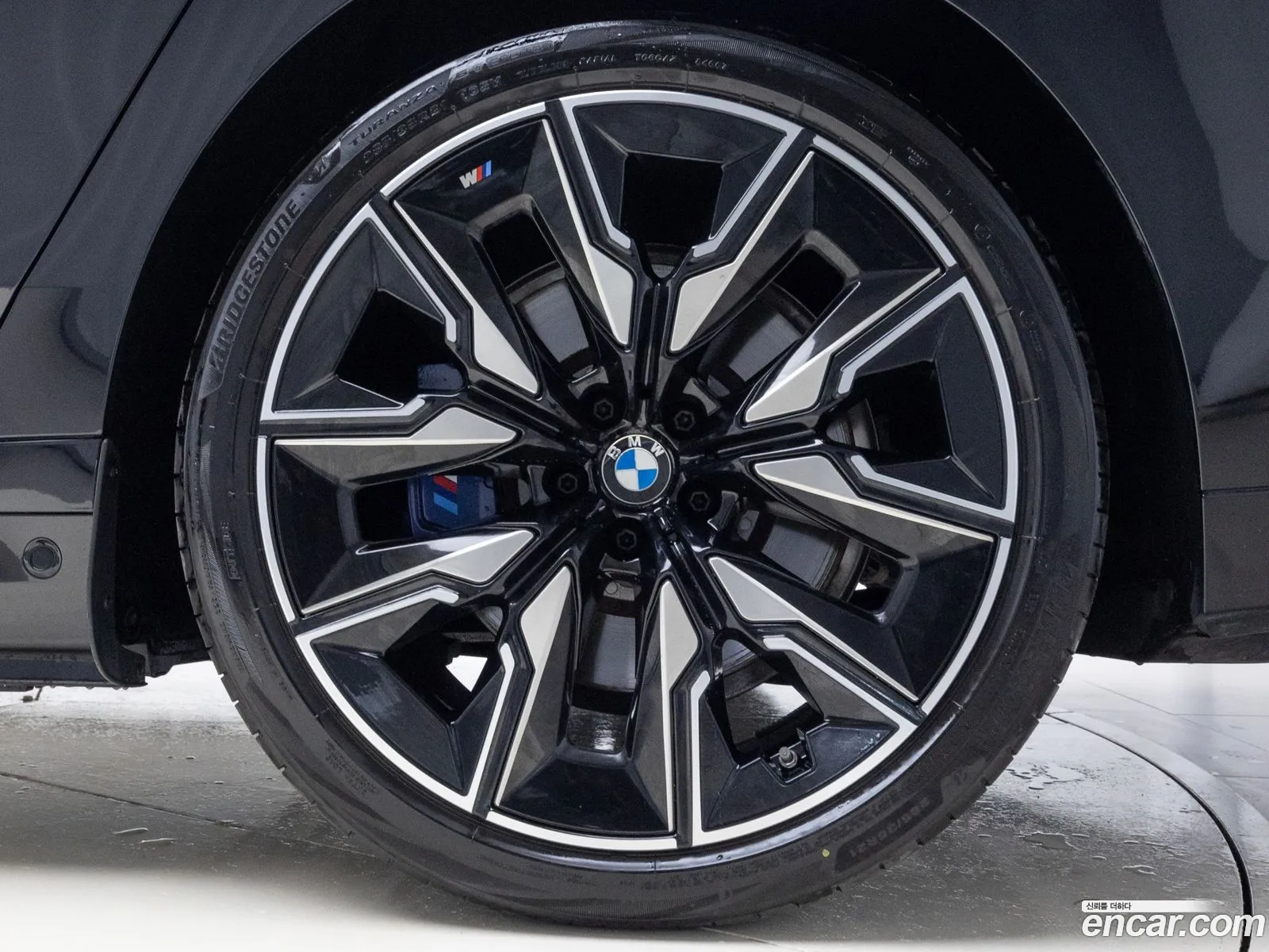 BMW I7 G70 M70 xDrive - фотография 903455