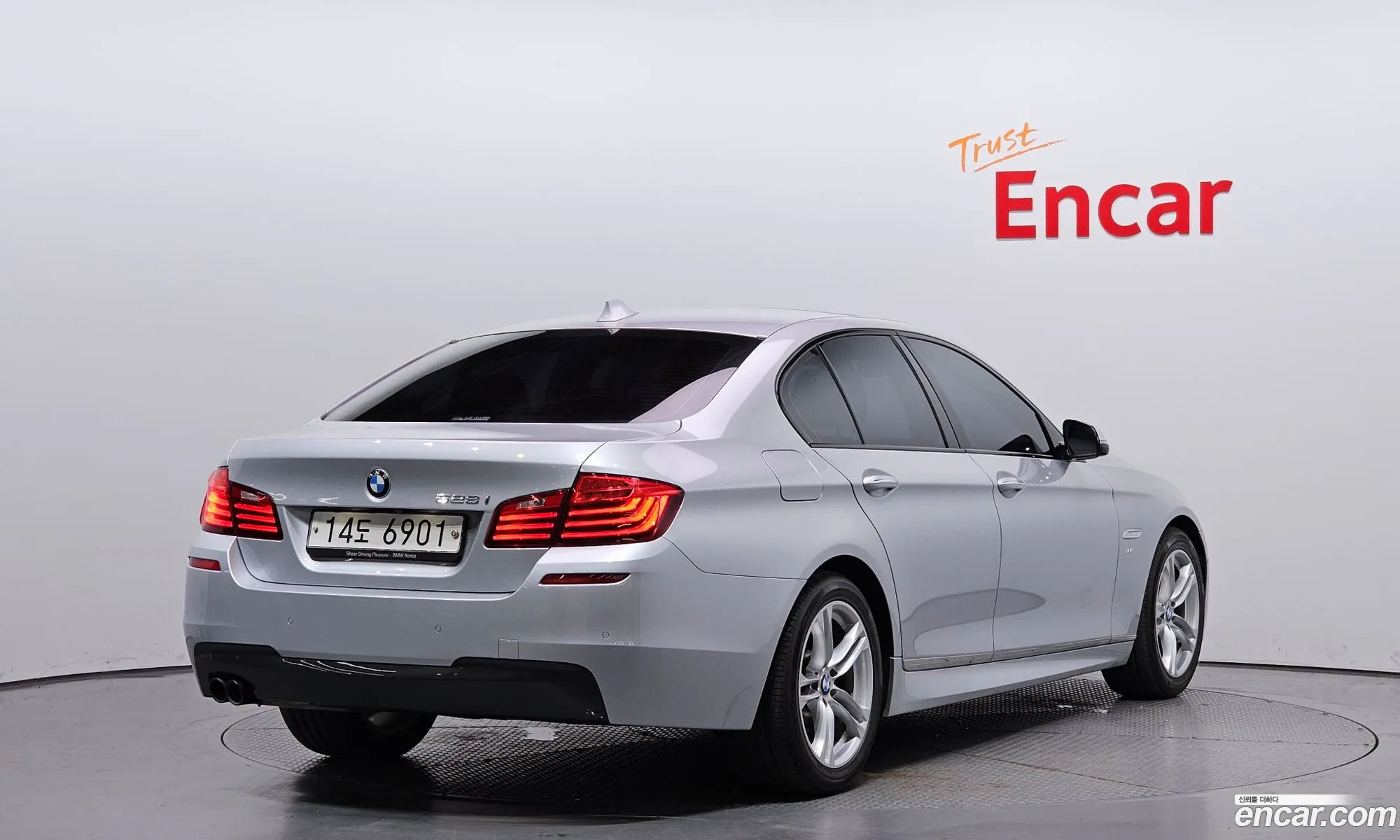 BMW 5 Series F10 528I M Aerodynamics - фотография 11612214