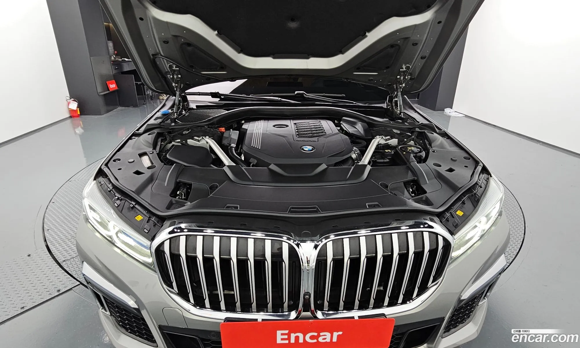 BMW 7 Series G11 740Li xDrive M Sports - фотография 954155