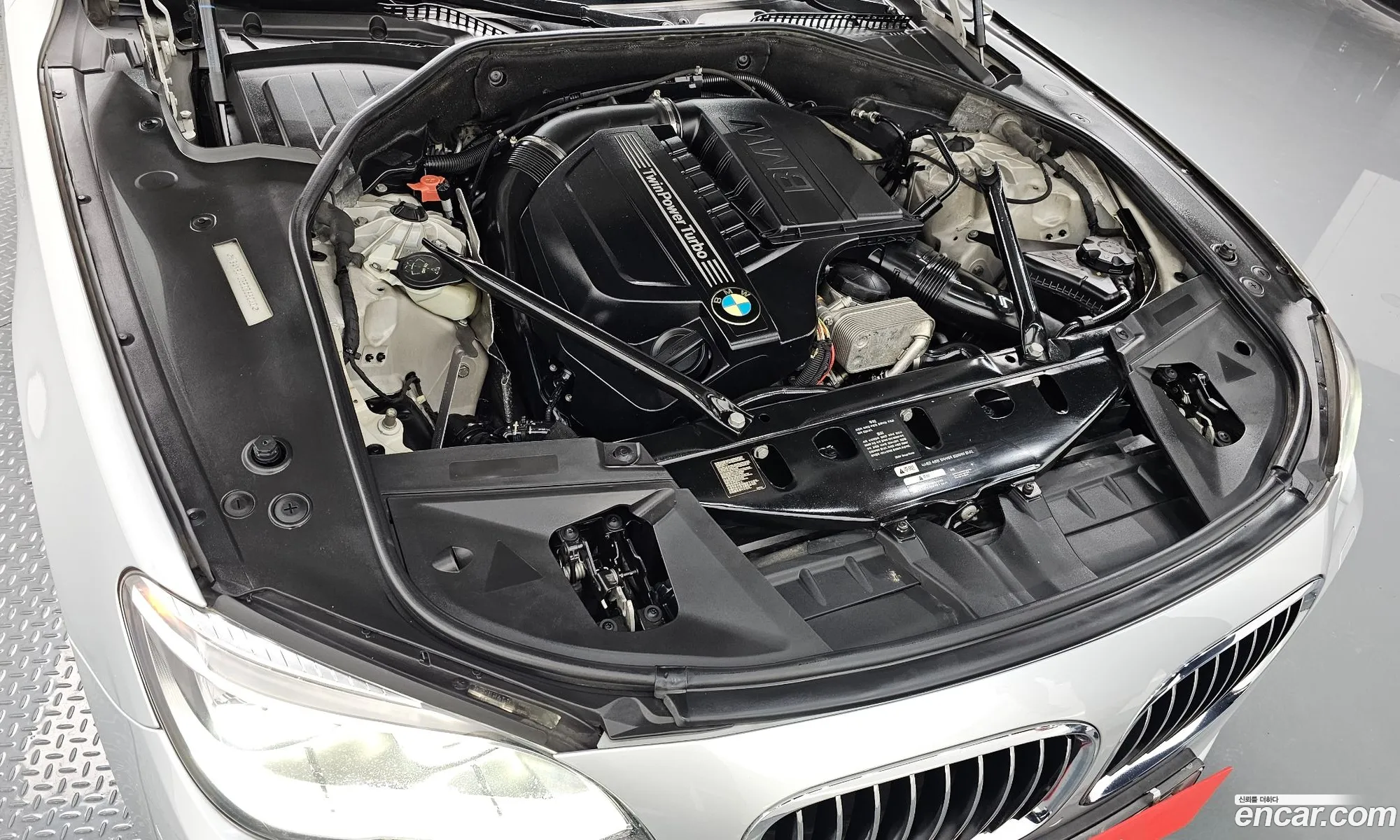 BMW 7 Series F01 740Li - фотография 954135