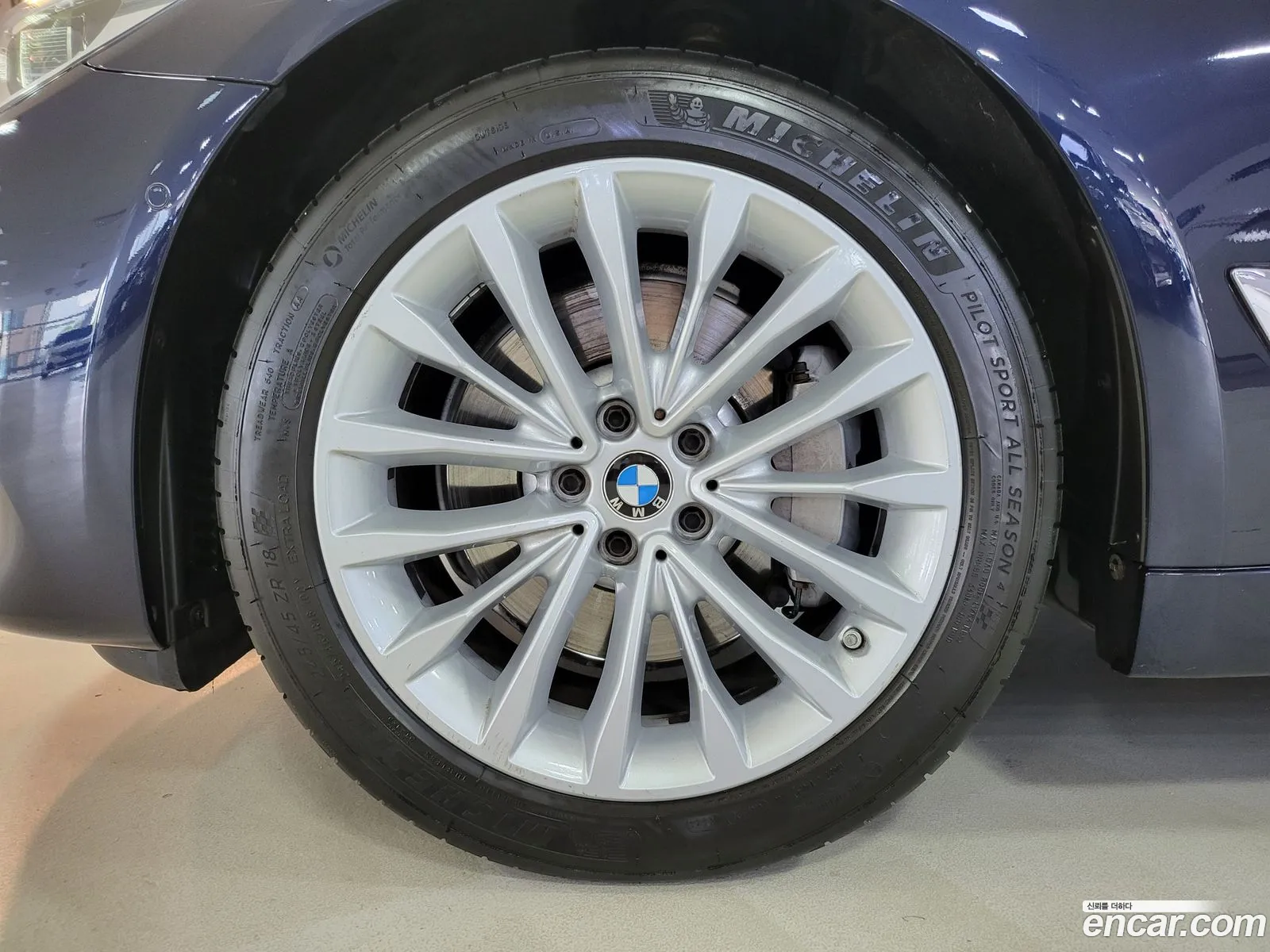 BMW 5 Series G30 530I Luxury Plus - фотография 11570415