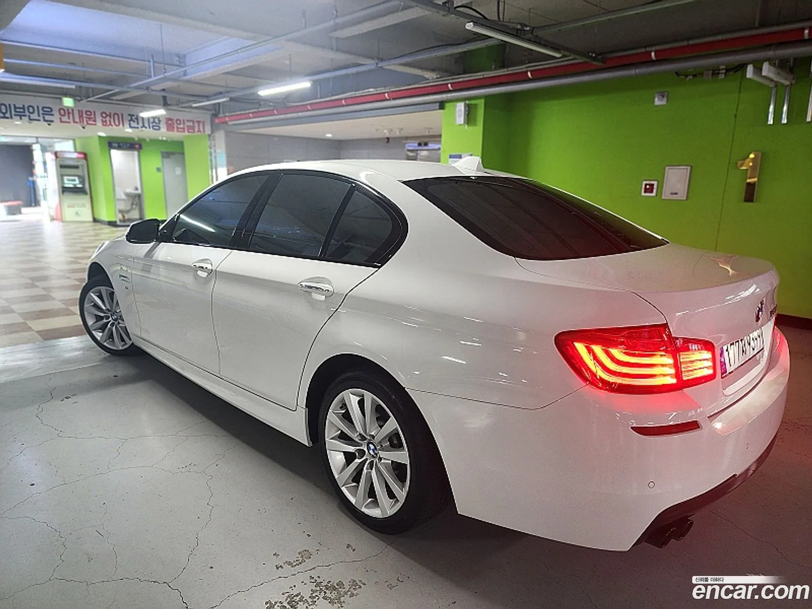 BMW 5 Series F10 520D M Aerodynamics - фотография 11612240