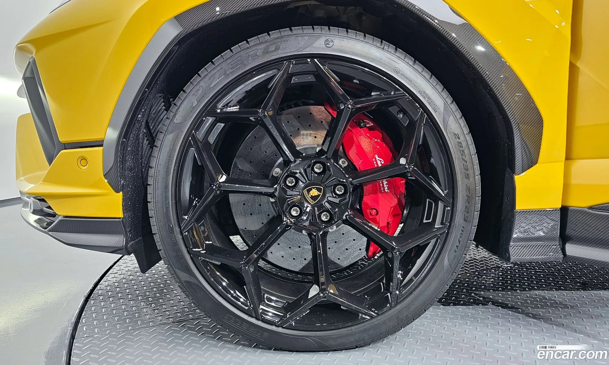 Lamborghini Urus 40 V8 Performante - фотография 3721411