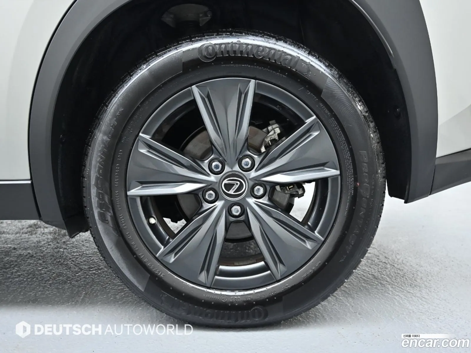 Lexus Ux250H 20 2Wd - фотография 6668870