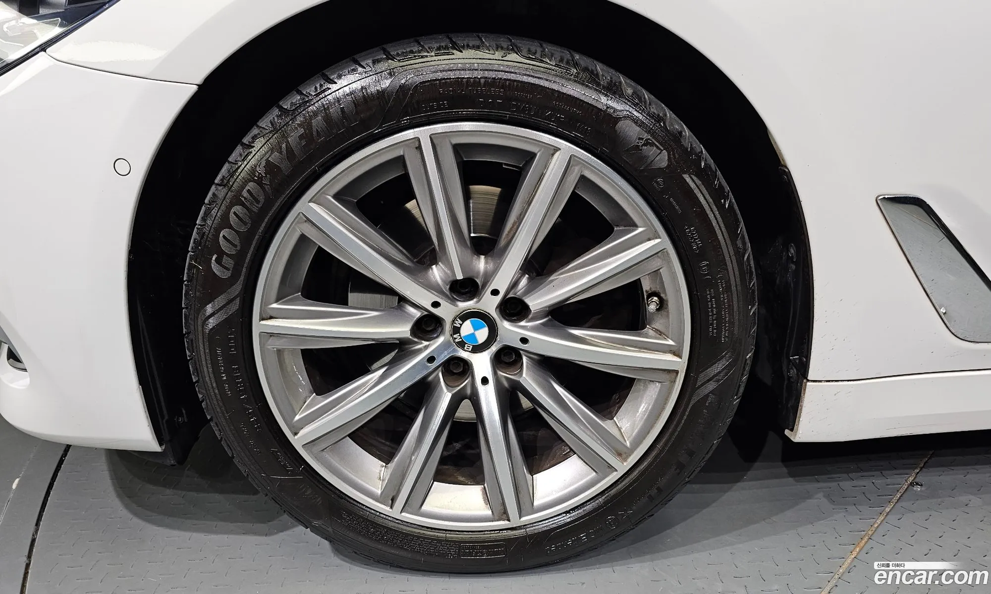 BMW 5 Series G30 520I Luxury - фотография 1202990