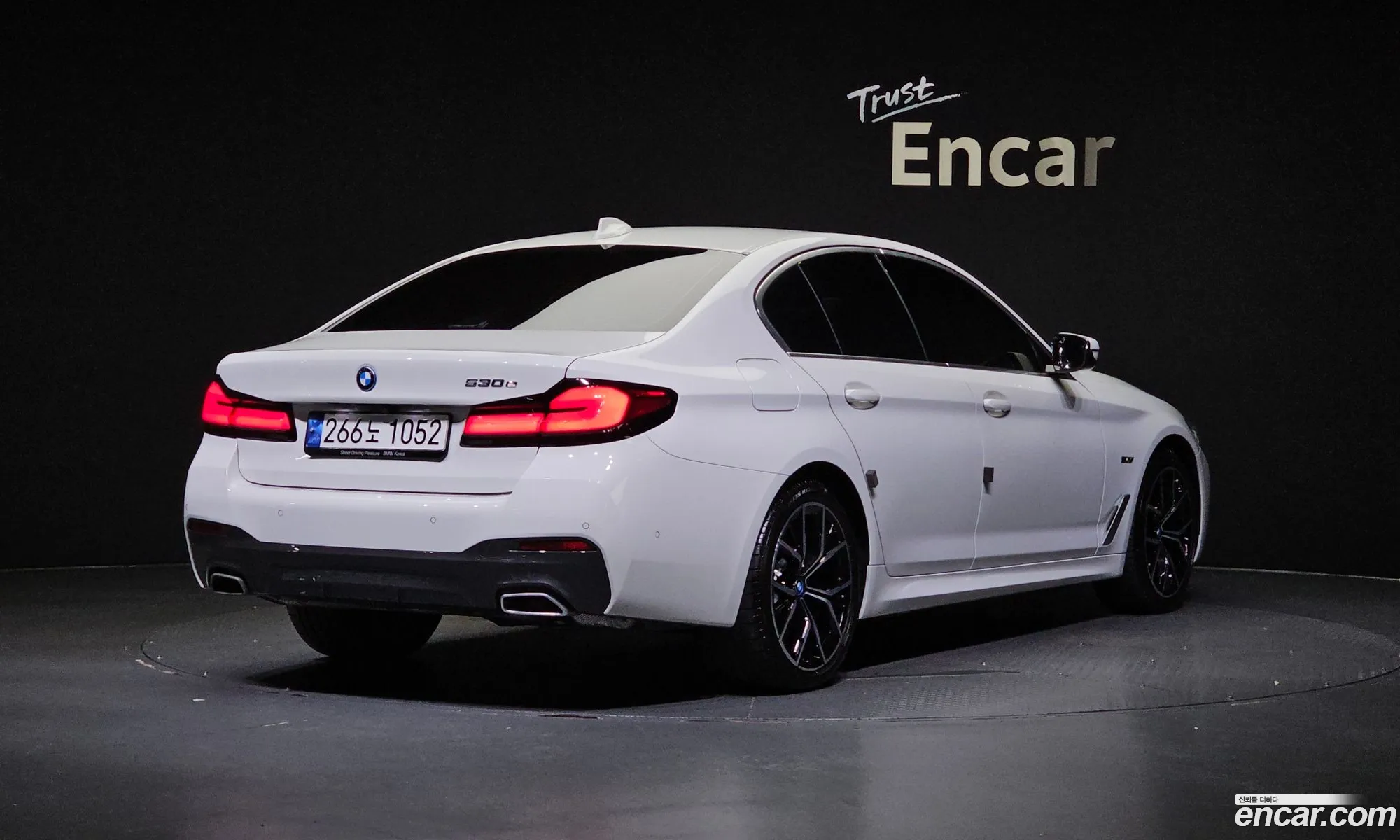 BMW 5 Series G30 530E M Sports - фотография 1044912