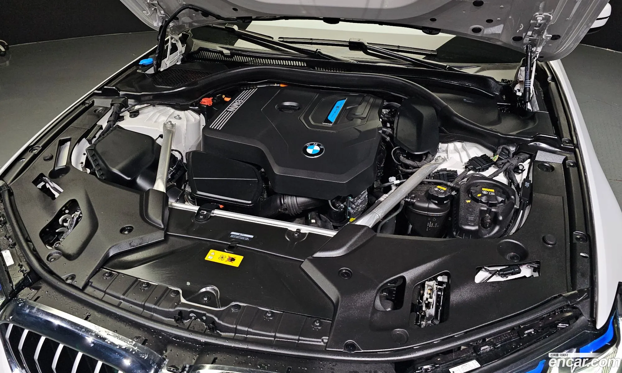 BMW 5 Series G30 530E M Sports - фотография 1044916