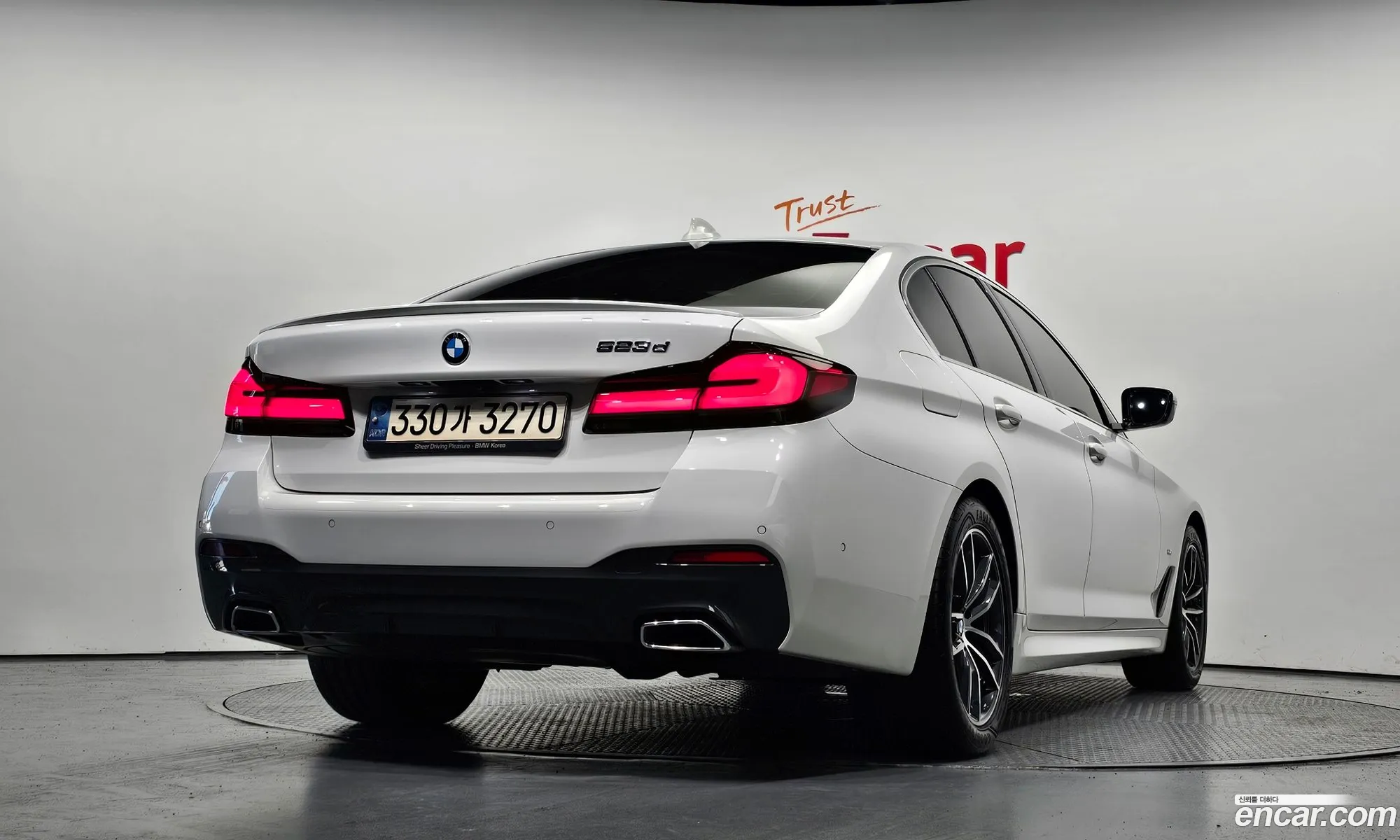 BMW 5 Series G30 523D ​​M Sports - фотография 954590