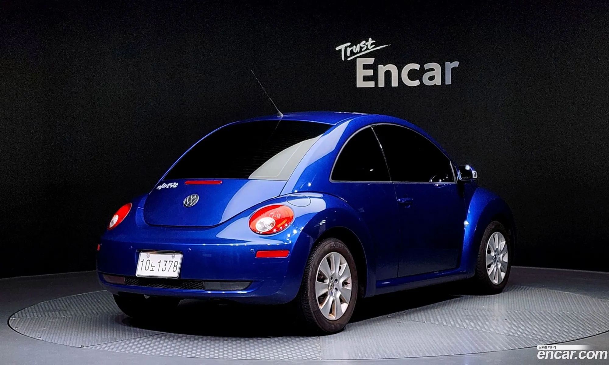 Volkswagen New Beetle Deluxe 20 9C - фотография 12433384