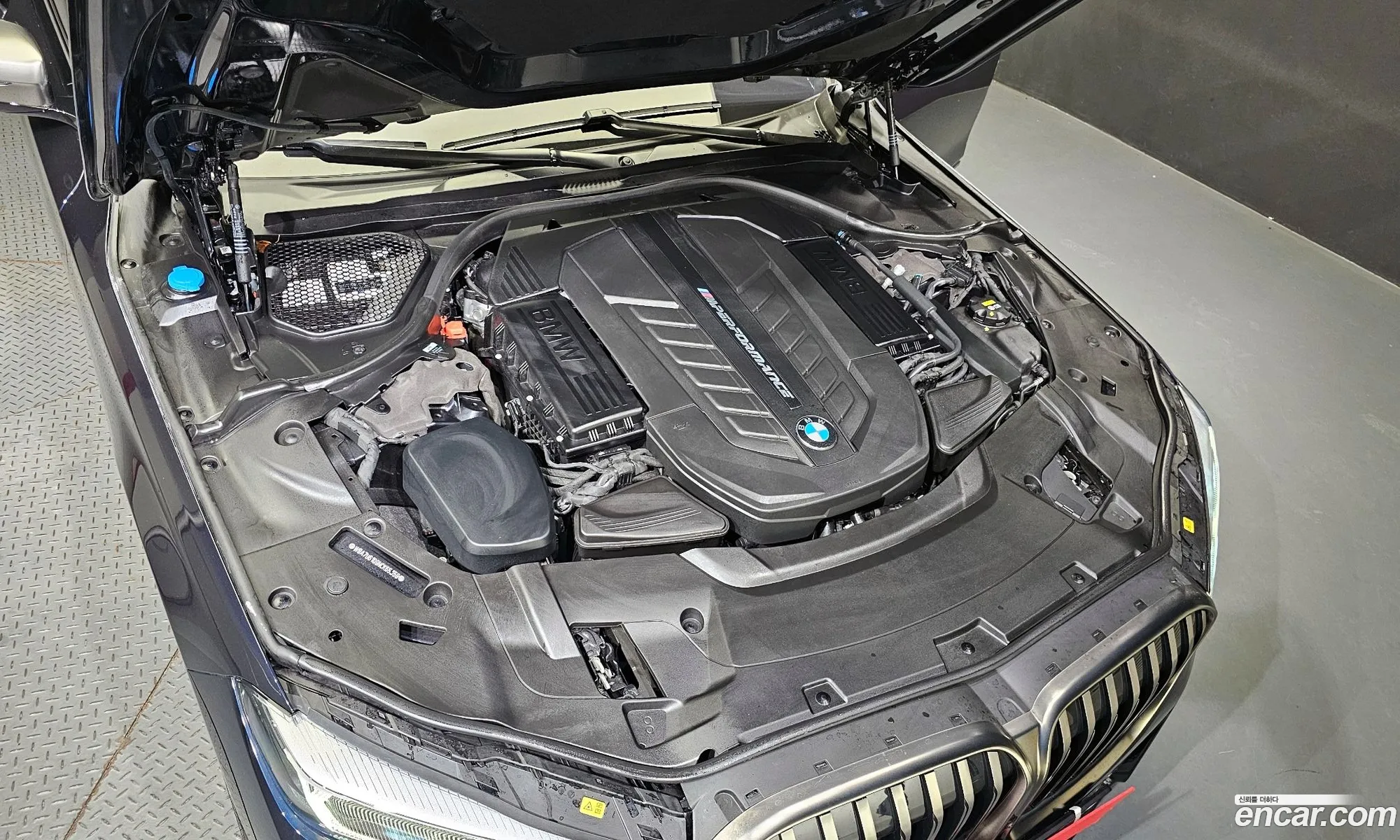BMW 7 Series G11 M760Li xDrive - фотография 1003170