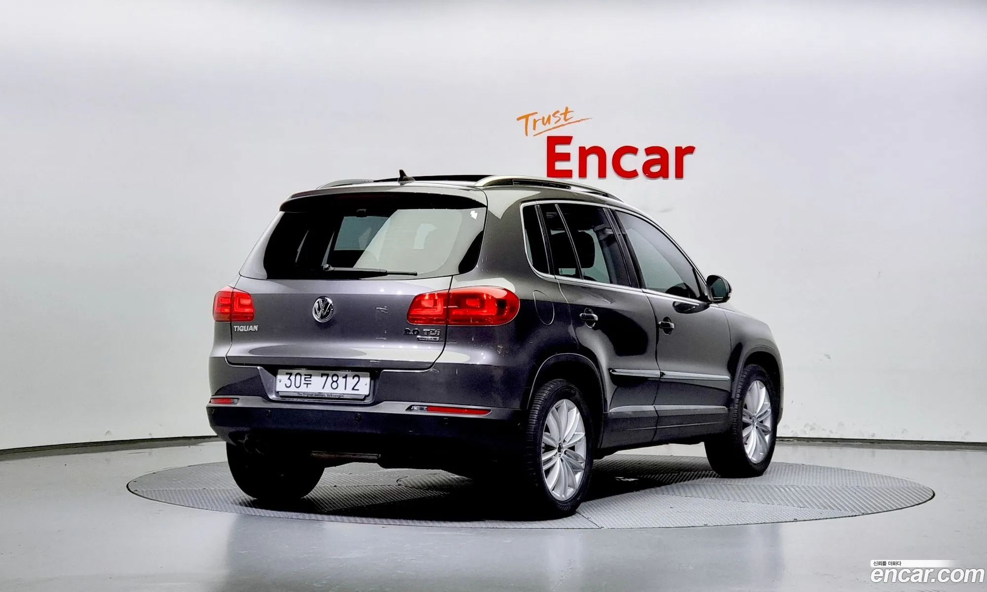 Volkswagen New Tiguan 20 Tdi Premium 5N - фотография 12505630