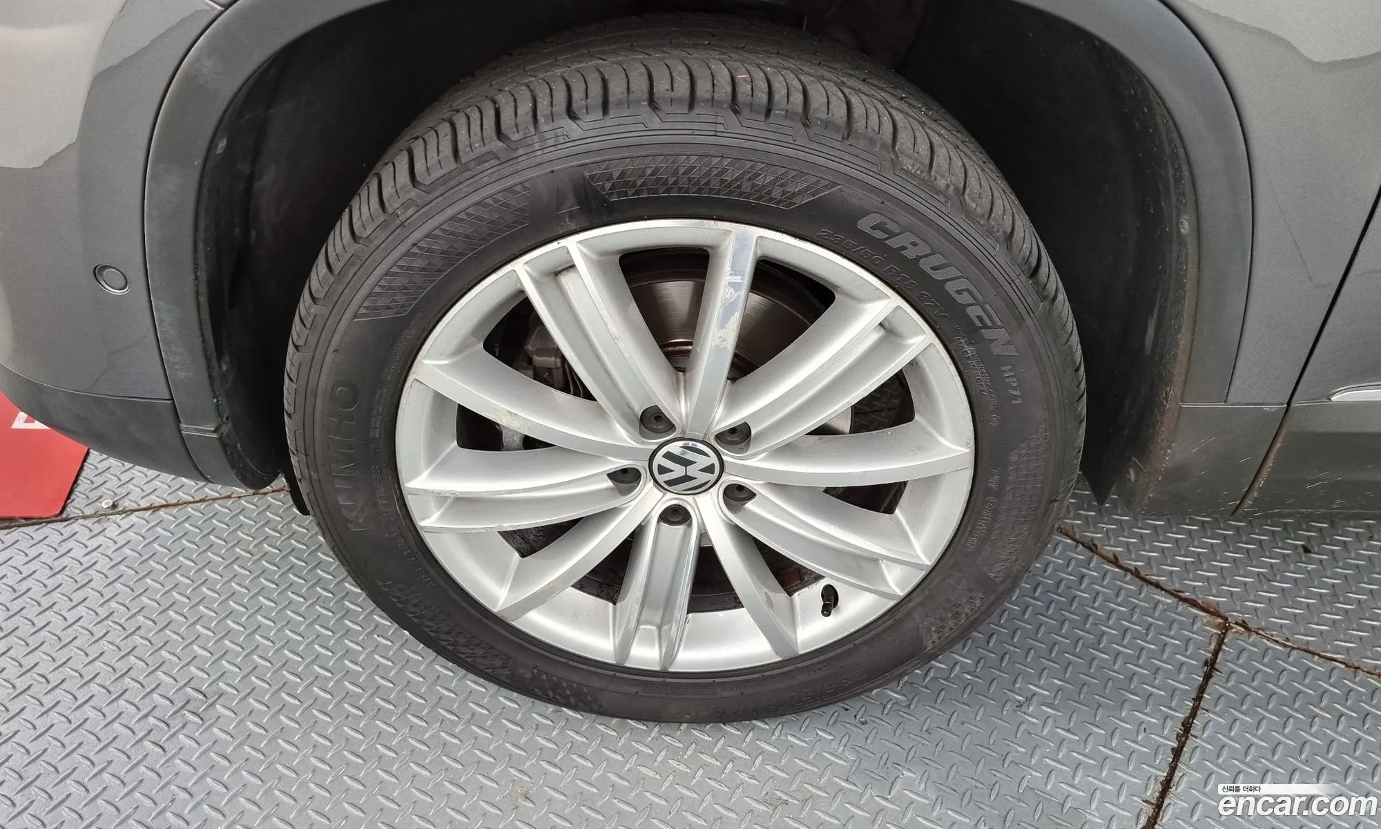 Volkswagen New Tiguan 20 Tdi Premium 5N - фотография 12505633