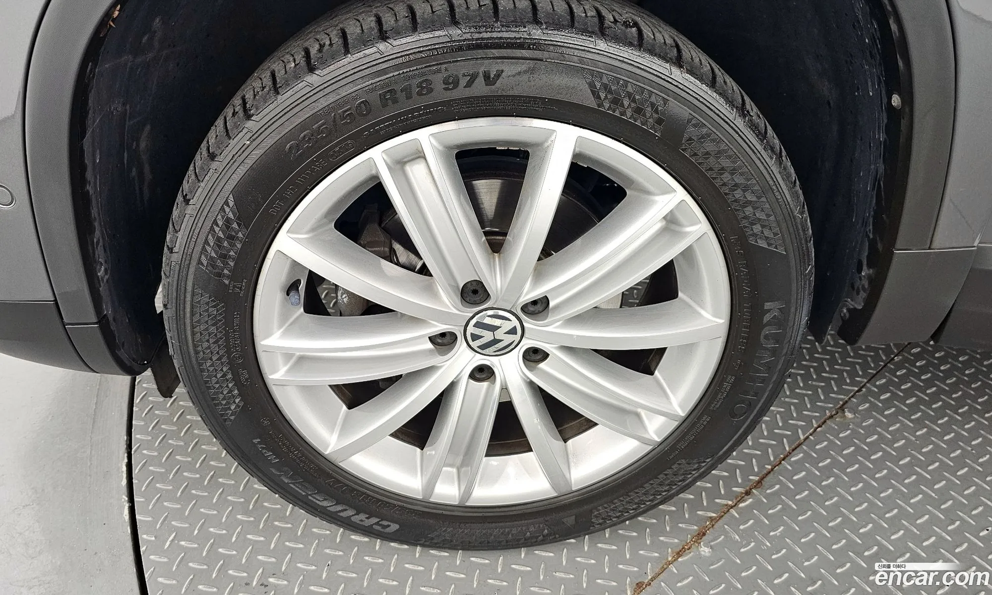 Volkswagen New Tiguan 20 Tdi Premium 5N - фотография 12433375