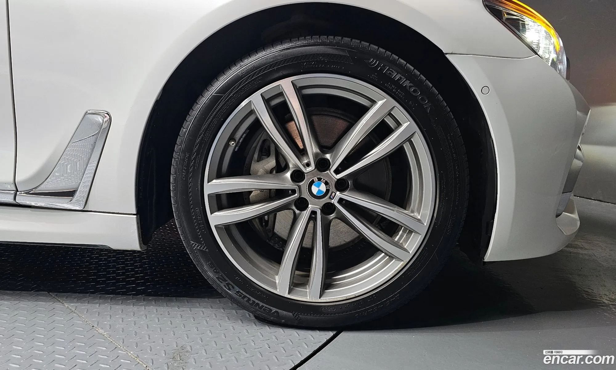 BMW 7 Series G11 740Li xDrive M Sports - фотография 1003145