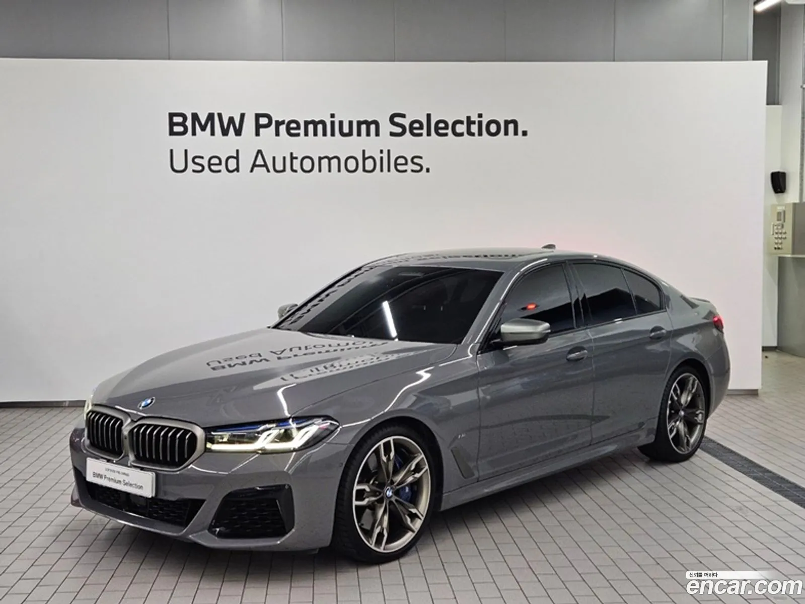 BMW 5 Series G30 M550I xDrive - фотография 951459