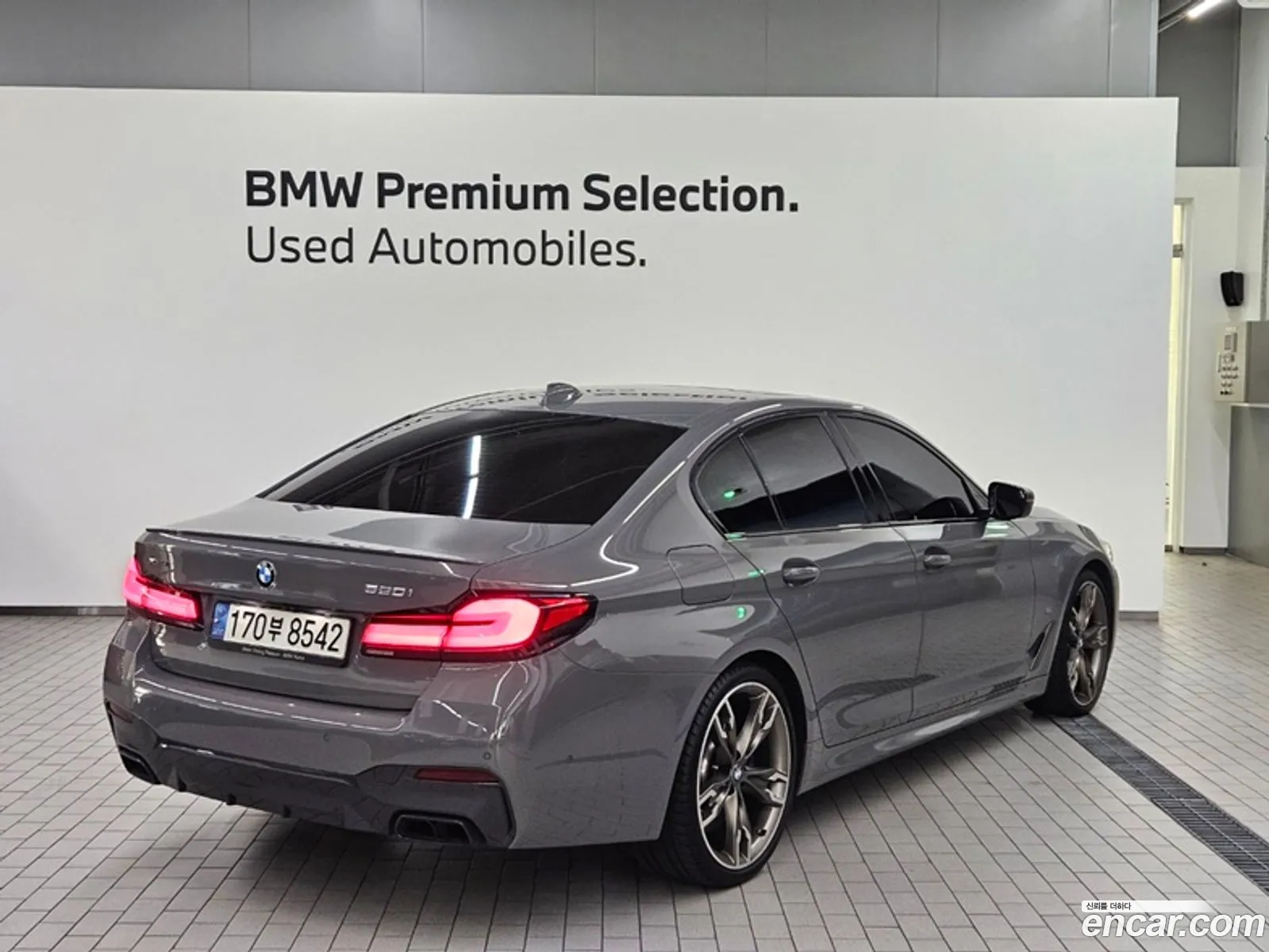 BMW 5 Series G30 M550I xDrive - фотография 951461