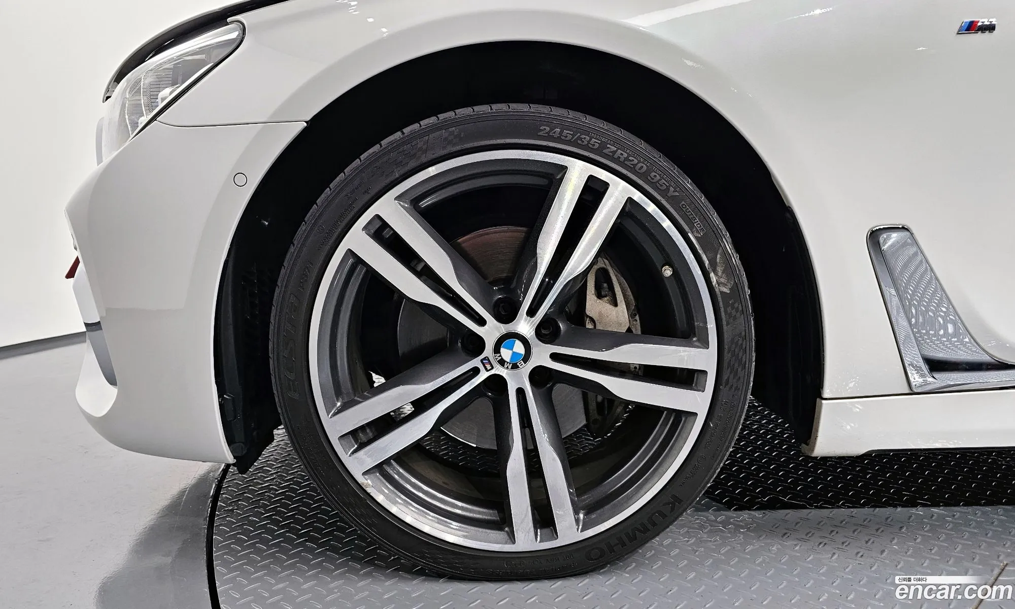 BMW 7 Series G11 740Li xDrive M Sports - фотография 951441