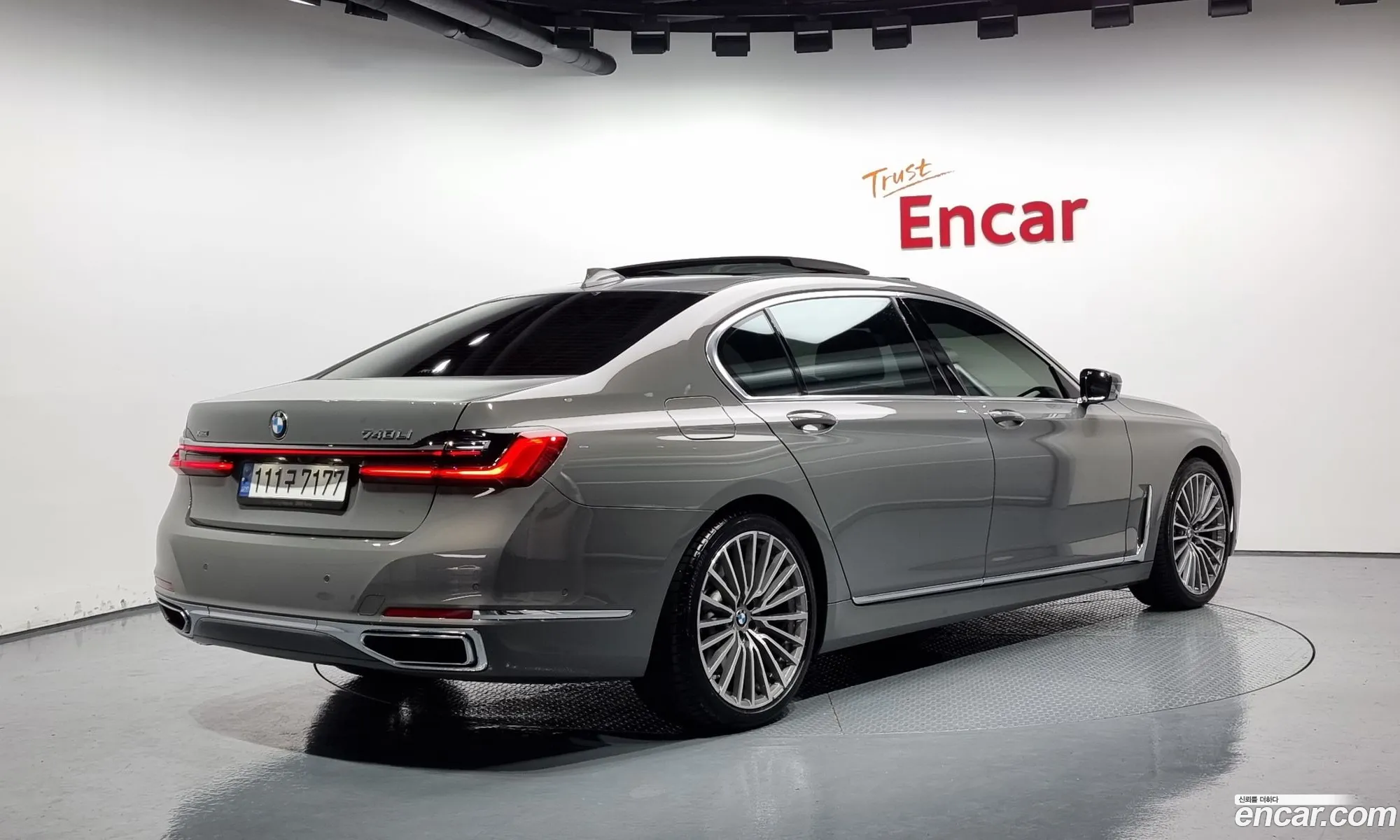 BMW 7 Series G11 740Li xDrive Design Pure Excellence - фотография 937605