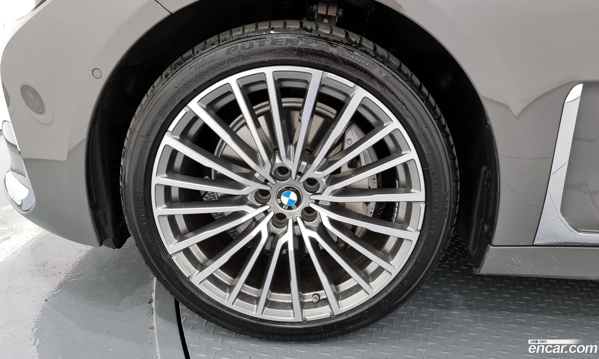 BMW 7 Series G11 740Li xDrive Design Pure Excellence - фотография 937608