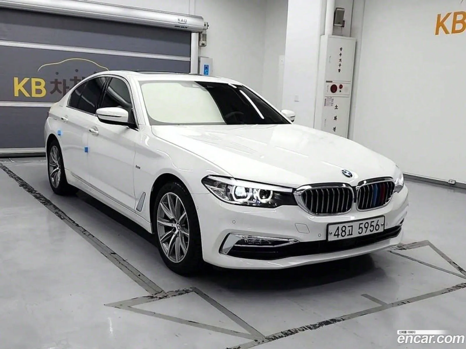 BMW 5 Series G30 520I Luxury - фотография 940130